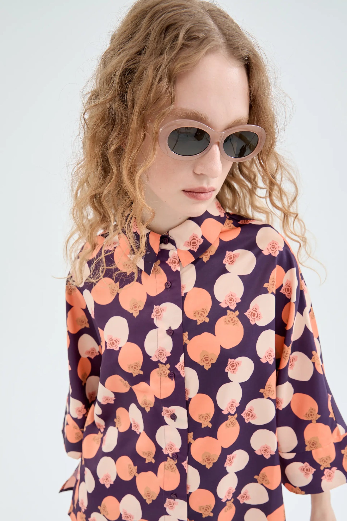 Oversized fluid shirt with khaki print