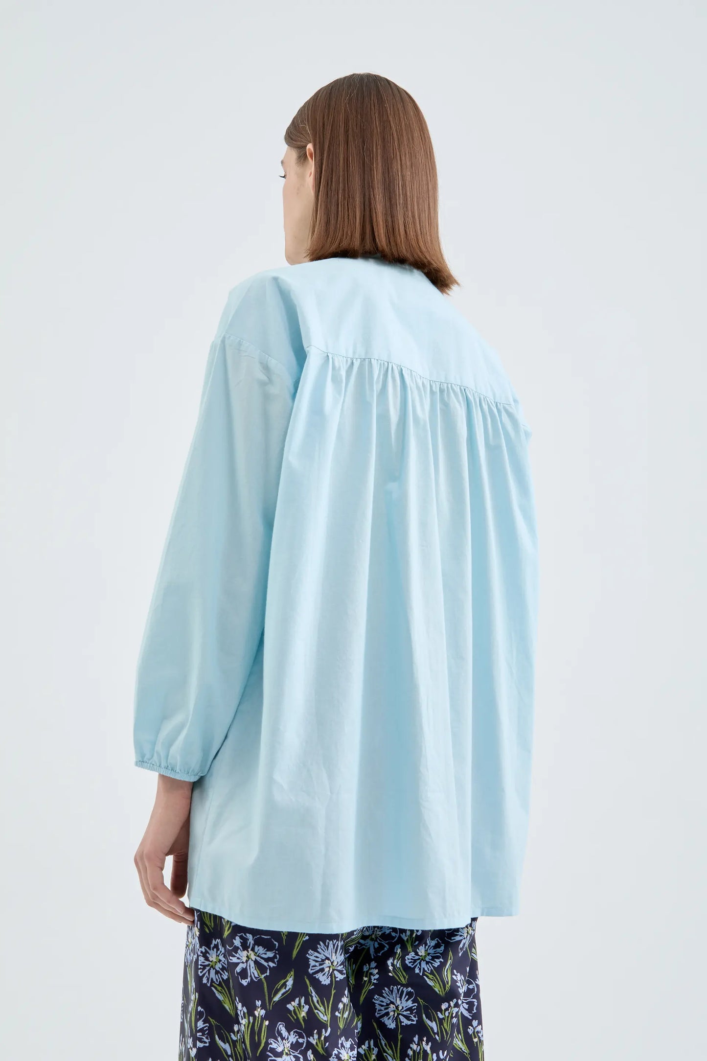 Oversize shirt with oversized blue bow