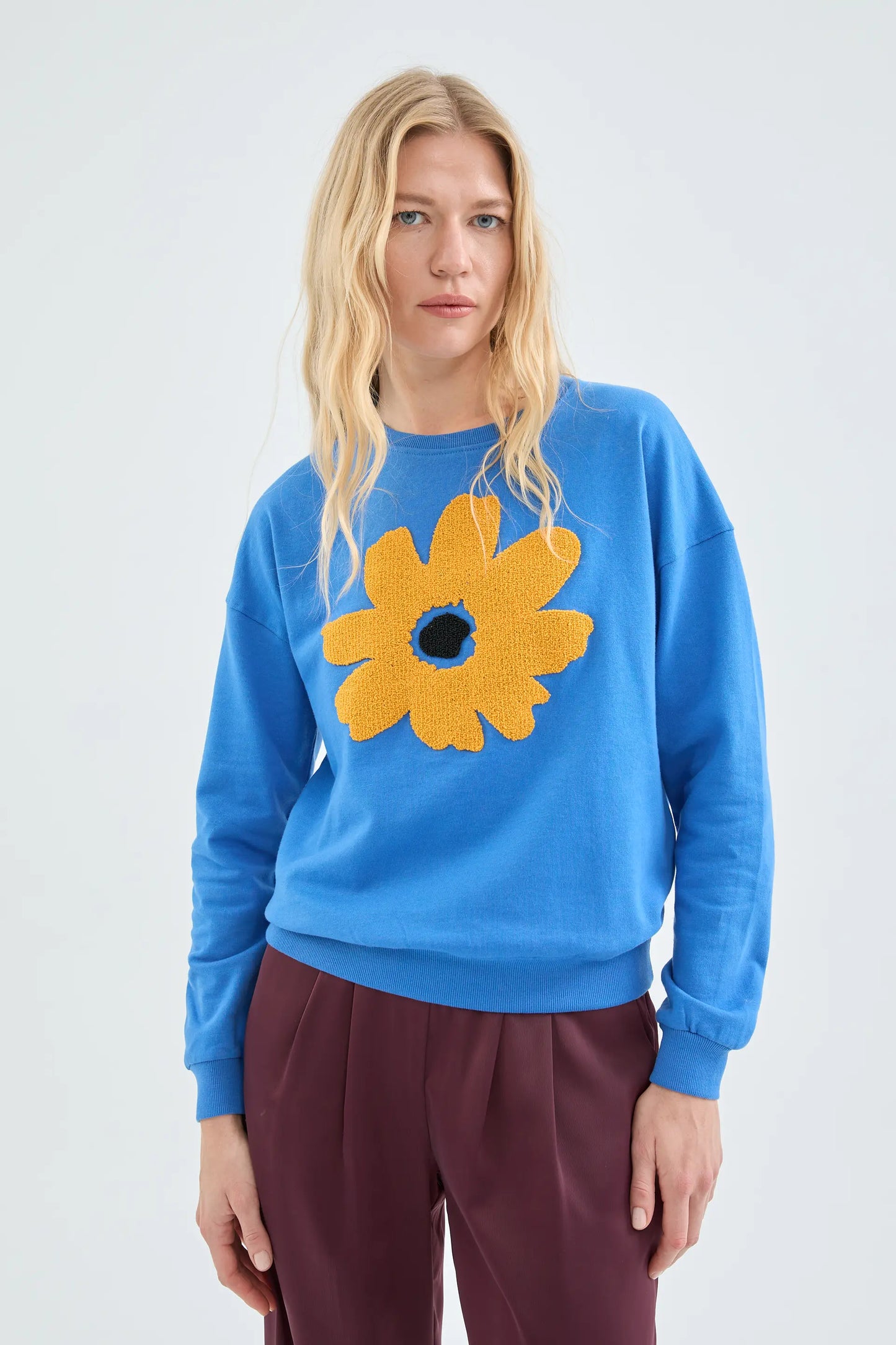 Fleece sweatshirt with flower graphic