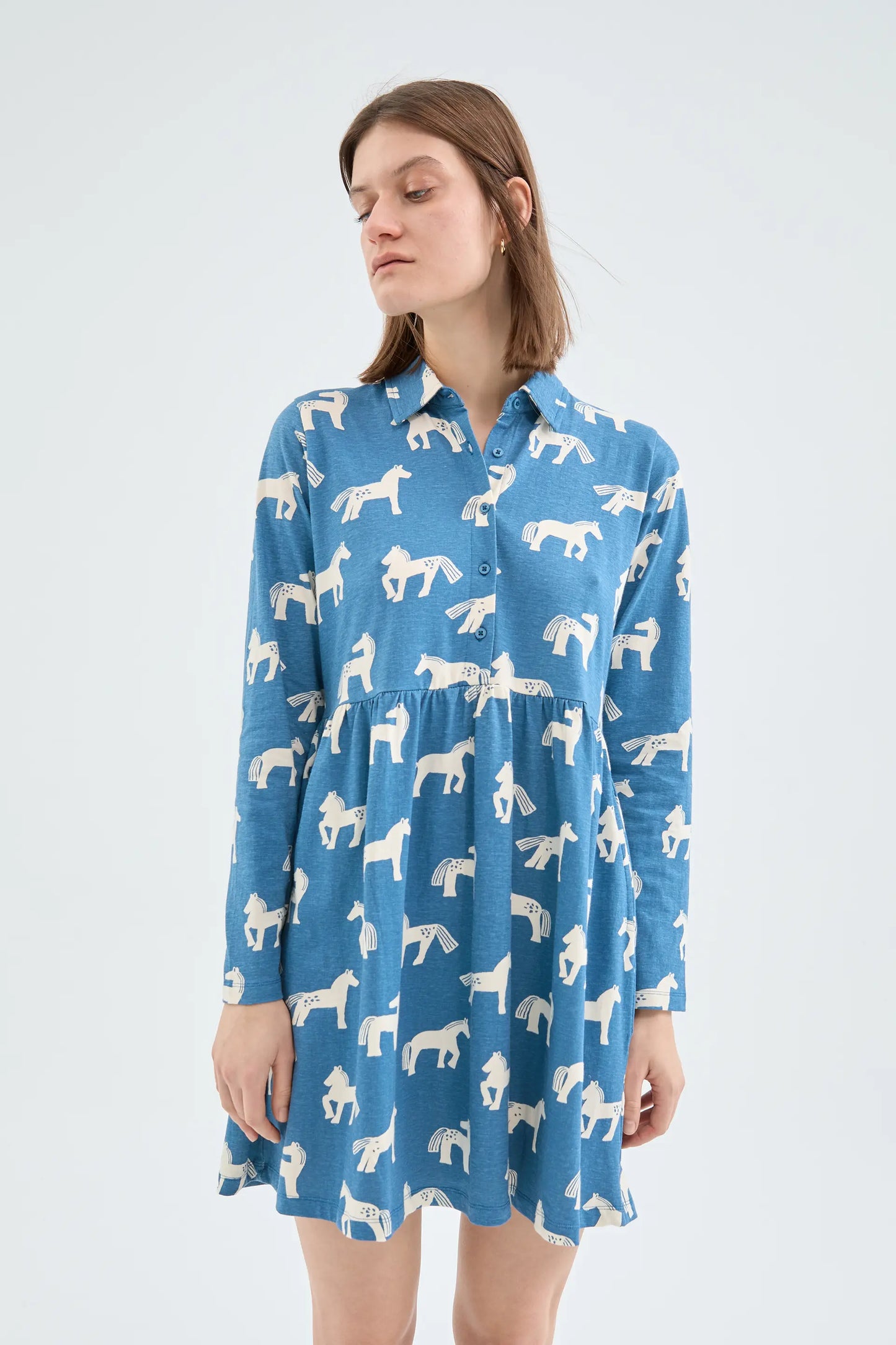 Short shirt dress with horse print