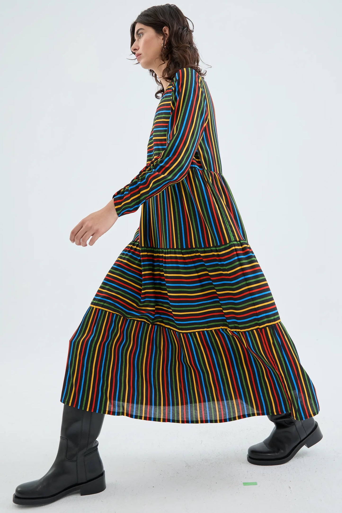 Vestido midi con manga larga y estampado de rayas multicolor