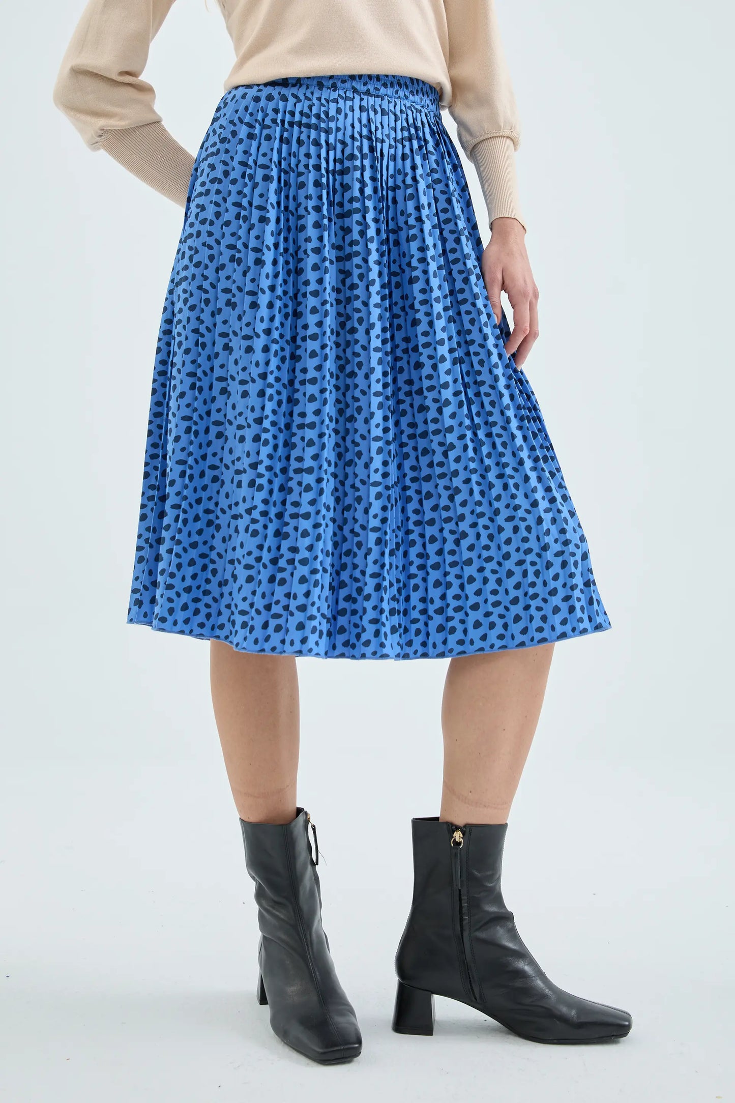 Falda midi plisada con estampado de lunares azul