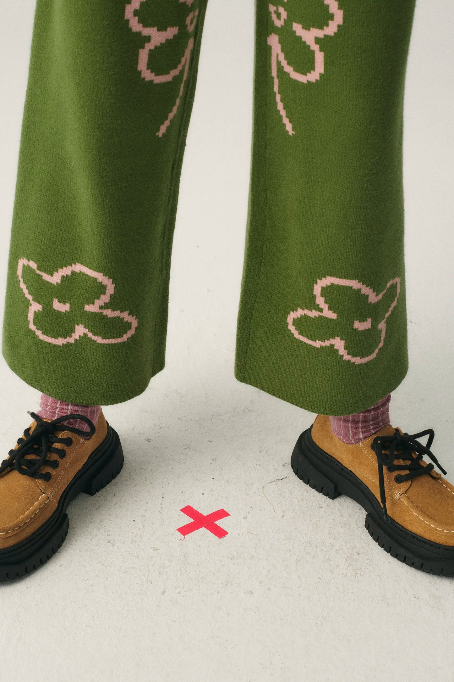 Pantalón de niña de punto con estampado floral