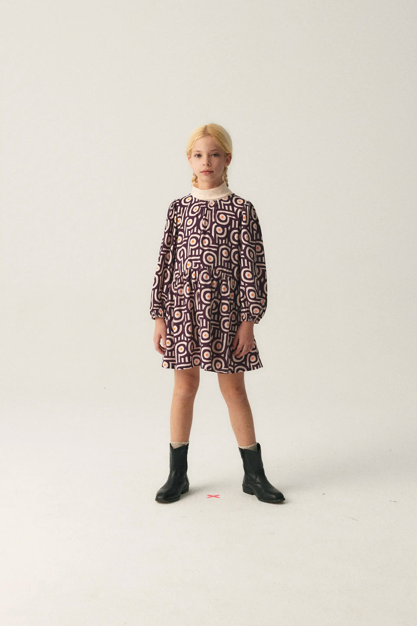 Vestido corto de niña con estampado retro