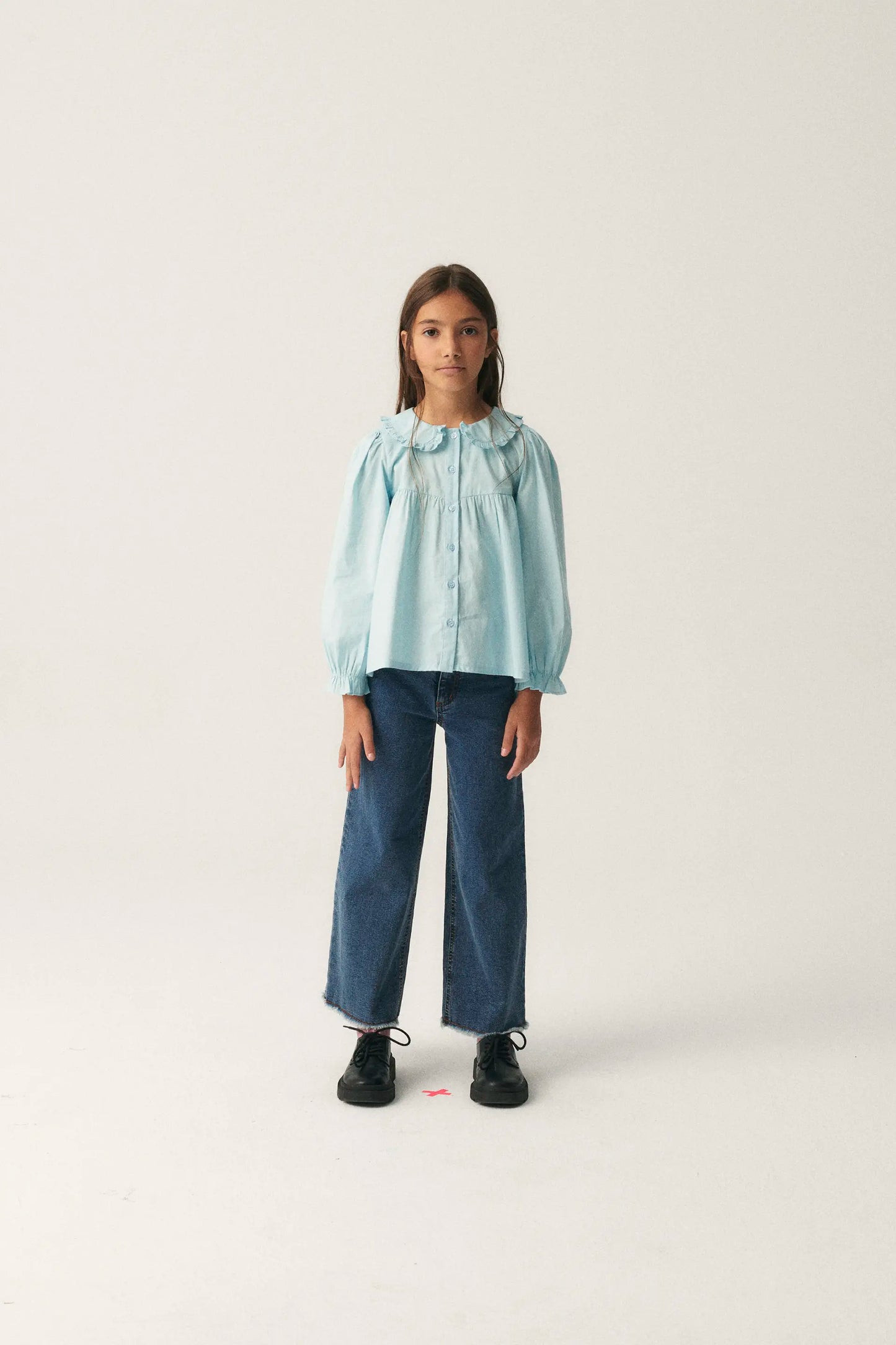 Girl's shirt with blue bobo collar