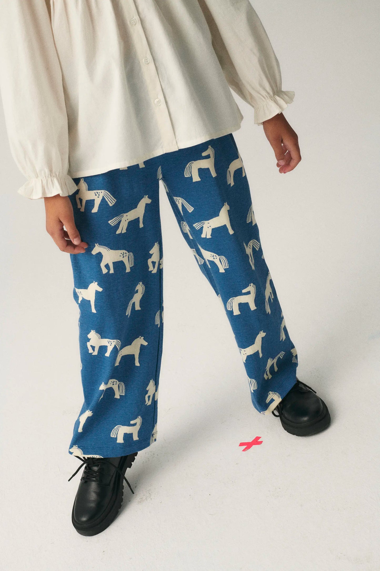 Pantalón largo unisex de algodón con estampado de caballos