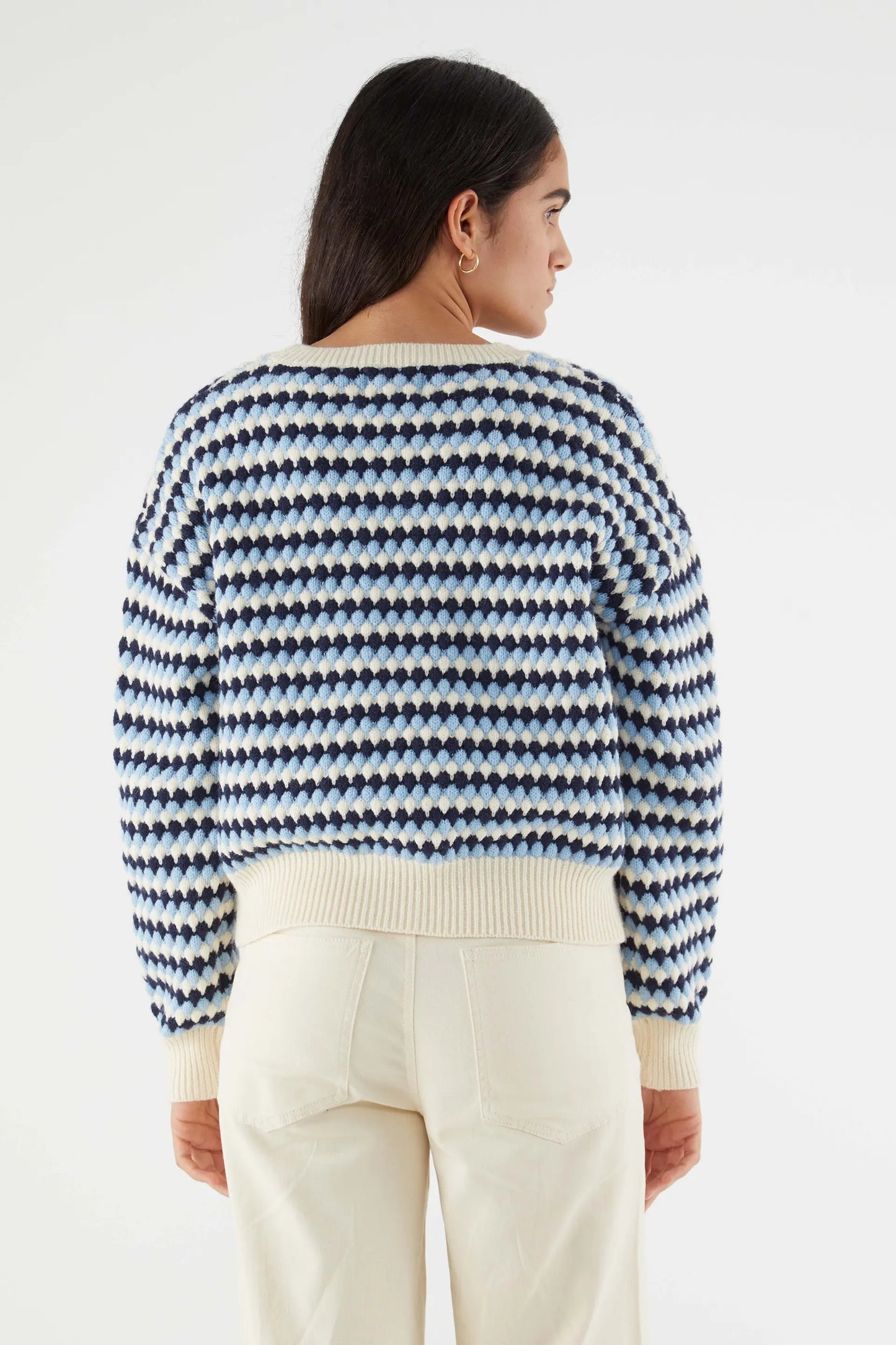 Cropped knitted sweater with blue structure