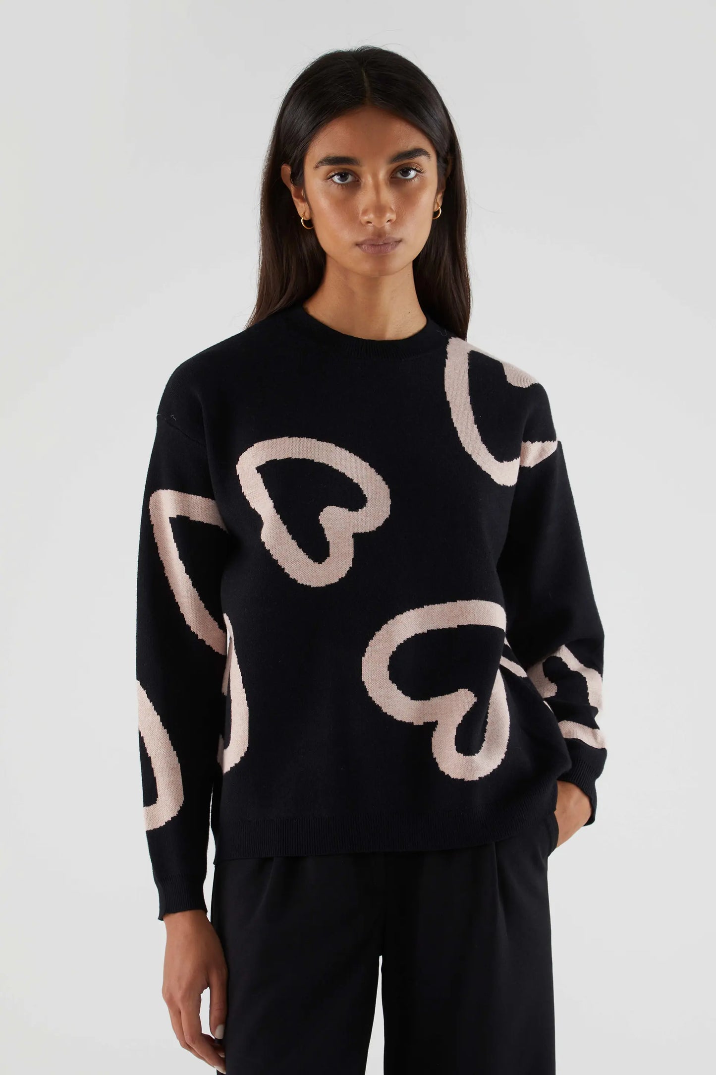 Fine knit sweater with heart print