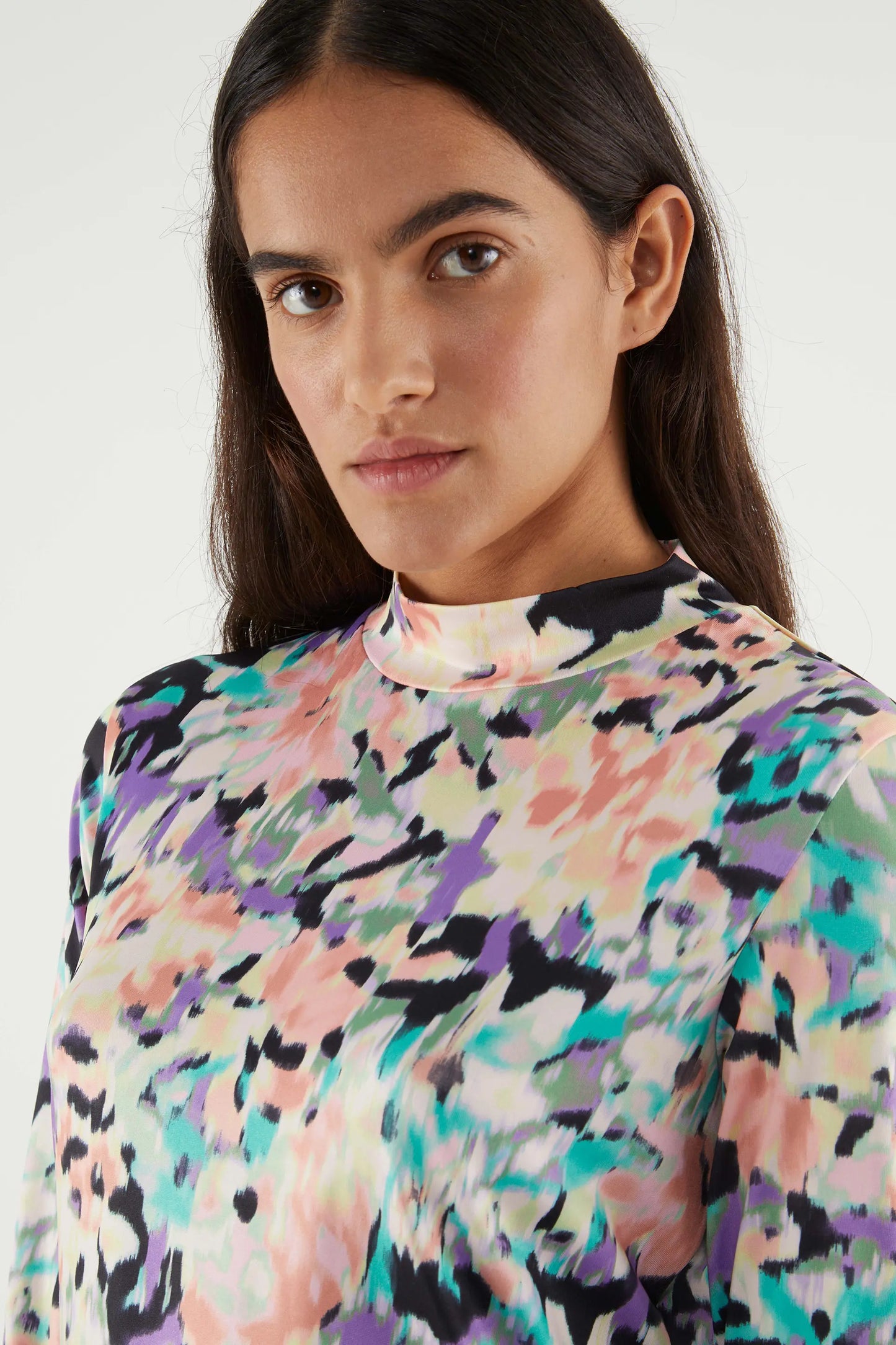 Stretch top with high neck and fantasy print