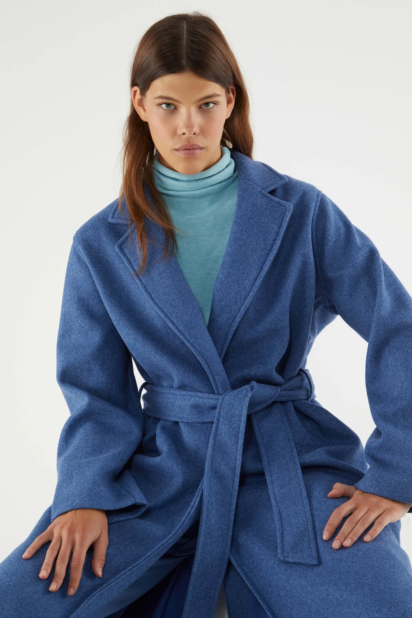 Cappotto midi con collo a revers blu