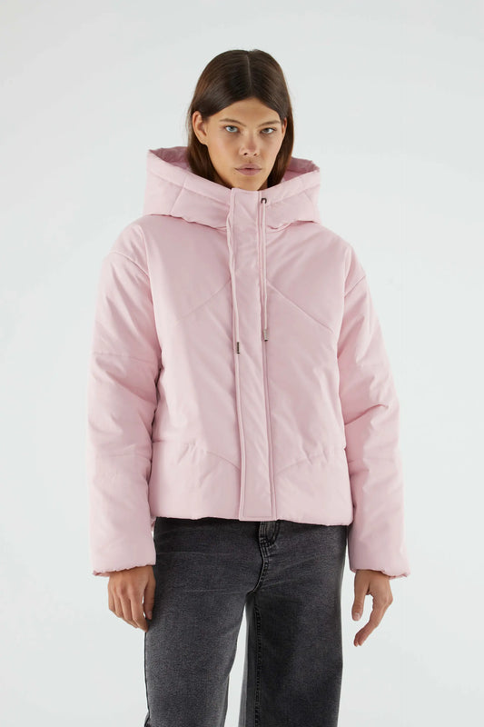 Abrigo plumífero con capucha rosa