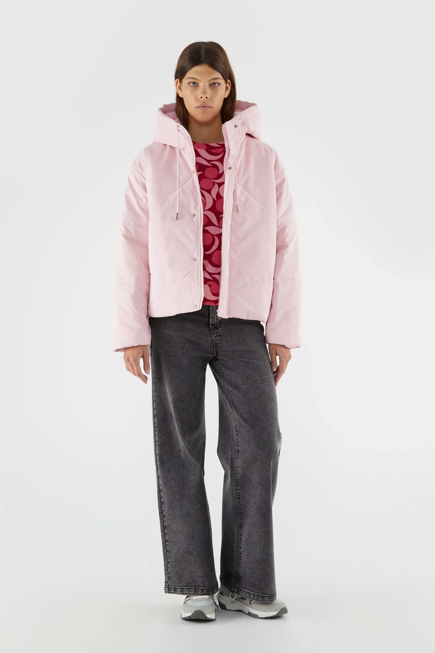 Abrigo plumífero con capucha rosa