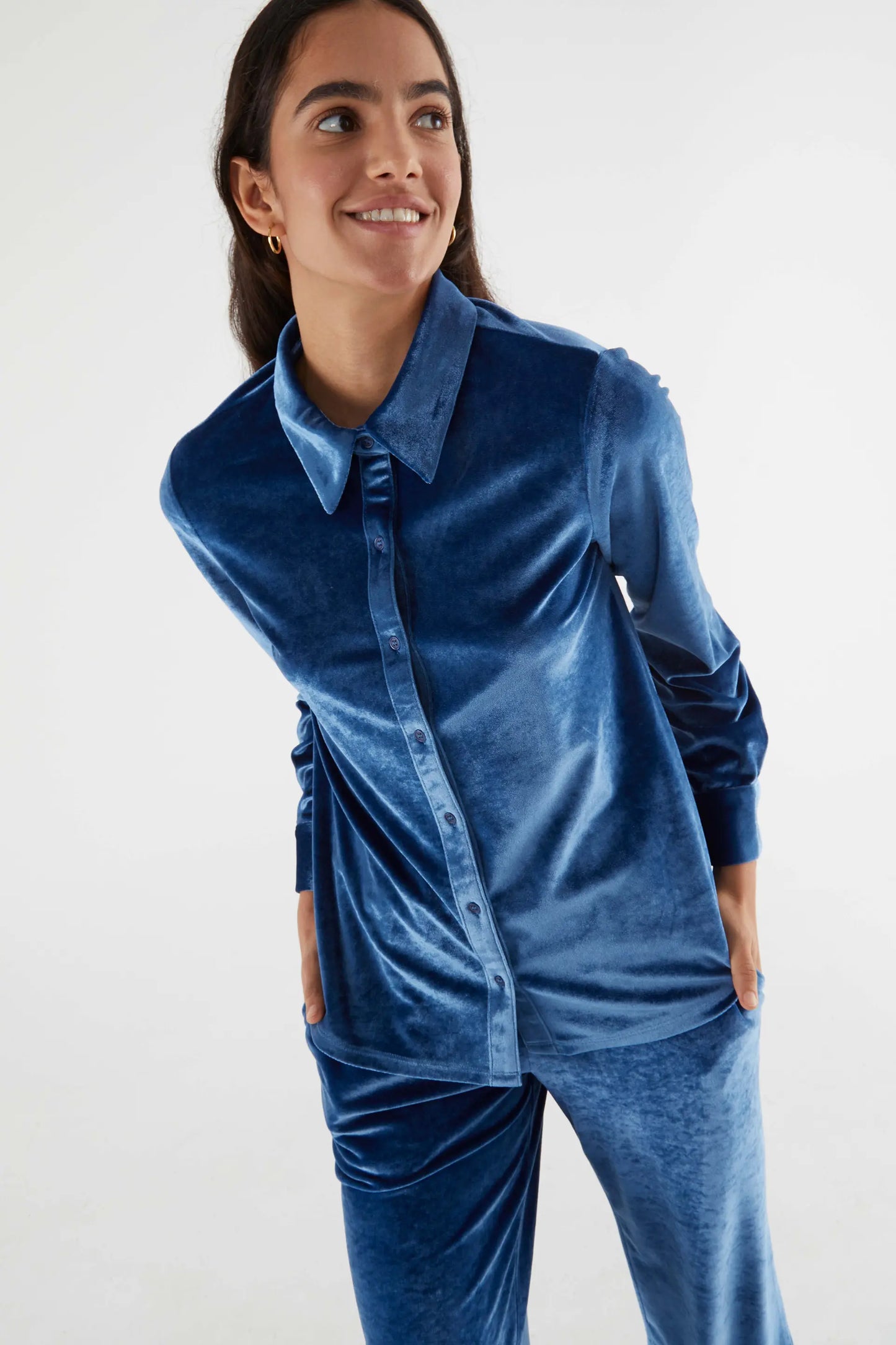 Camisa de manga larga y terciopelo azul