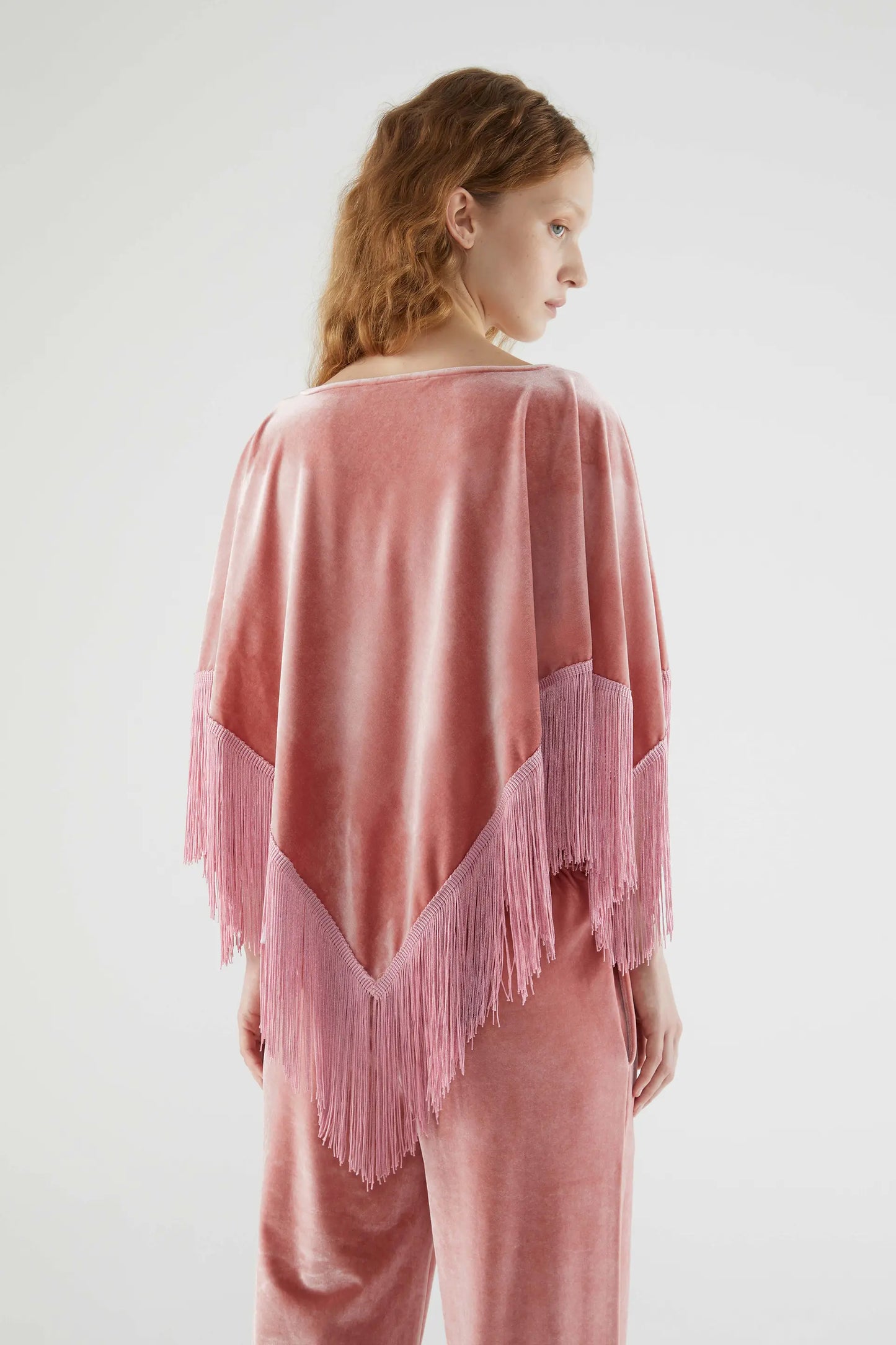 Velvet poncho with pink fringes