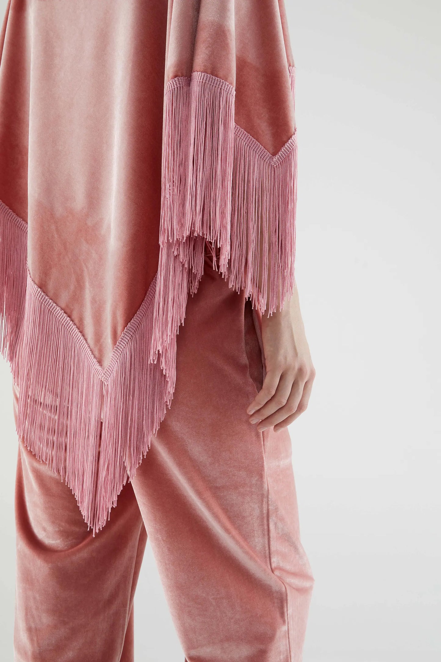 Velvet poncho with pink fringes