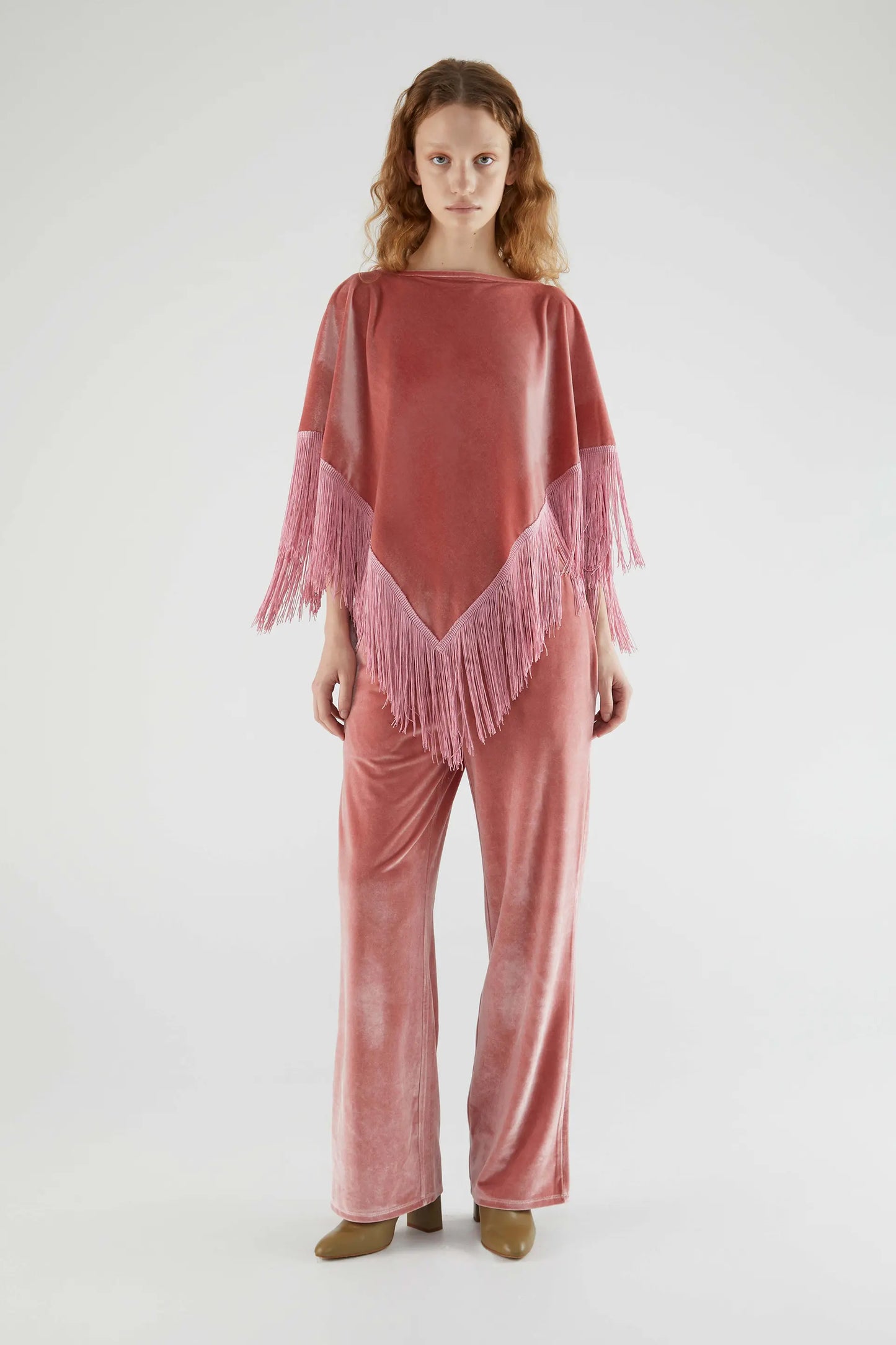 Velvet poncho with pink fringes