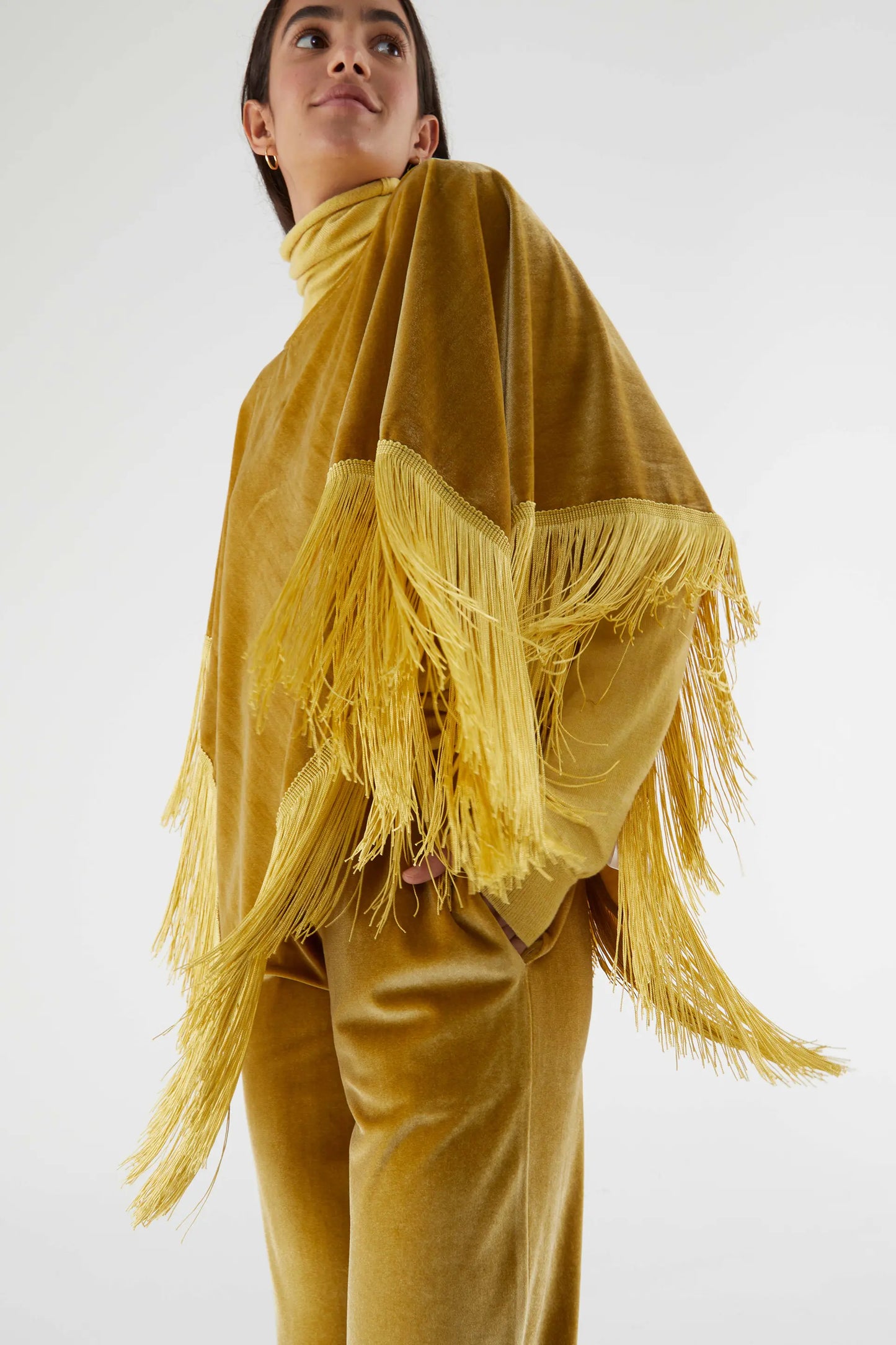 Velvet poncho with yellow yellow fringes