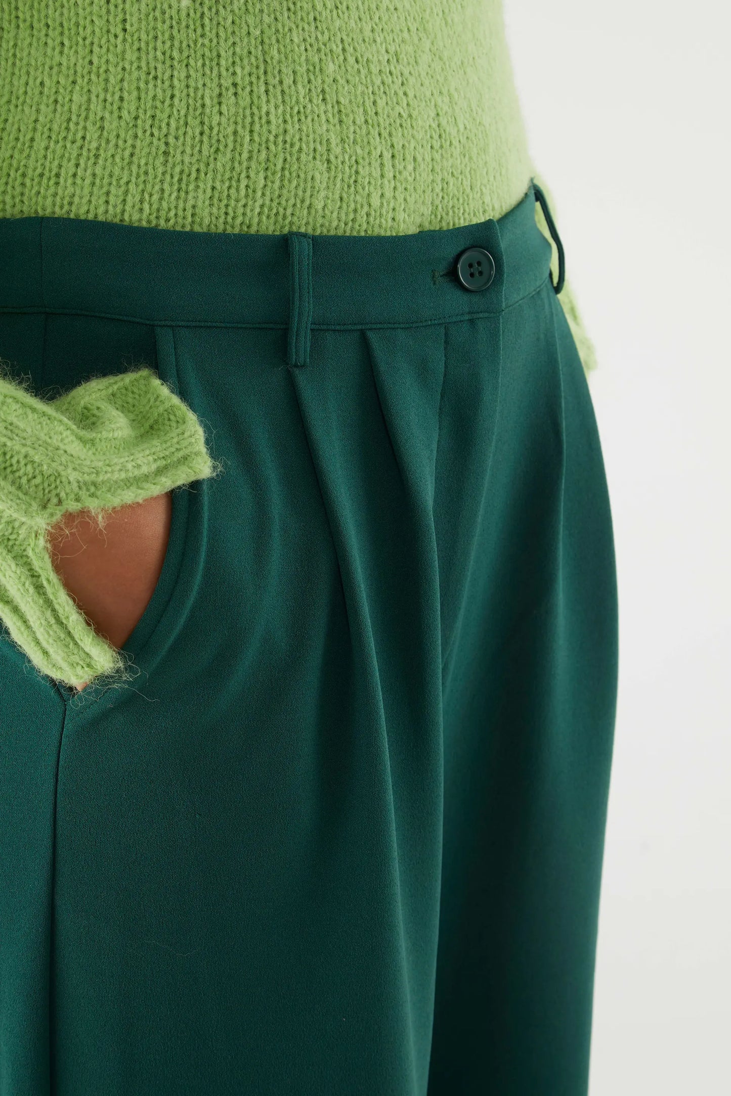 Pantalón de vestir con pinzas verde