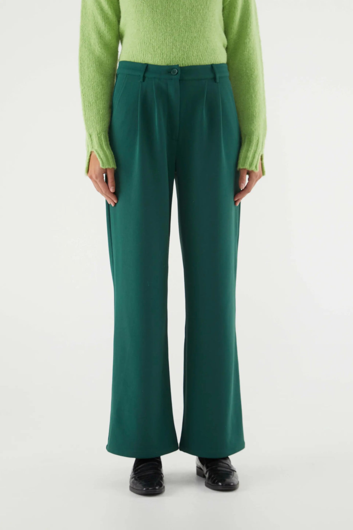 Pantalón de vestir con pinzas verde