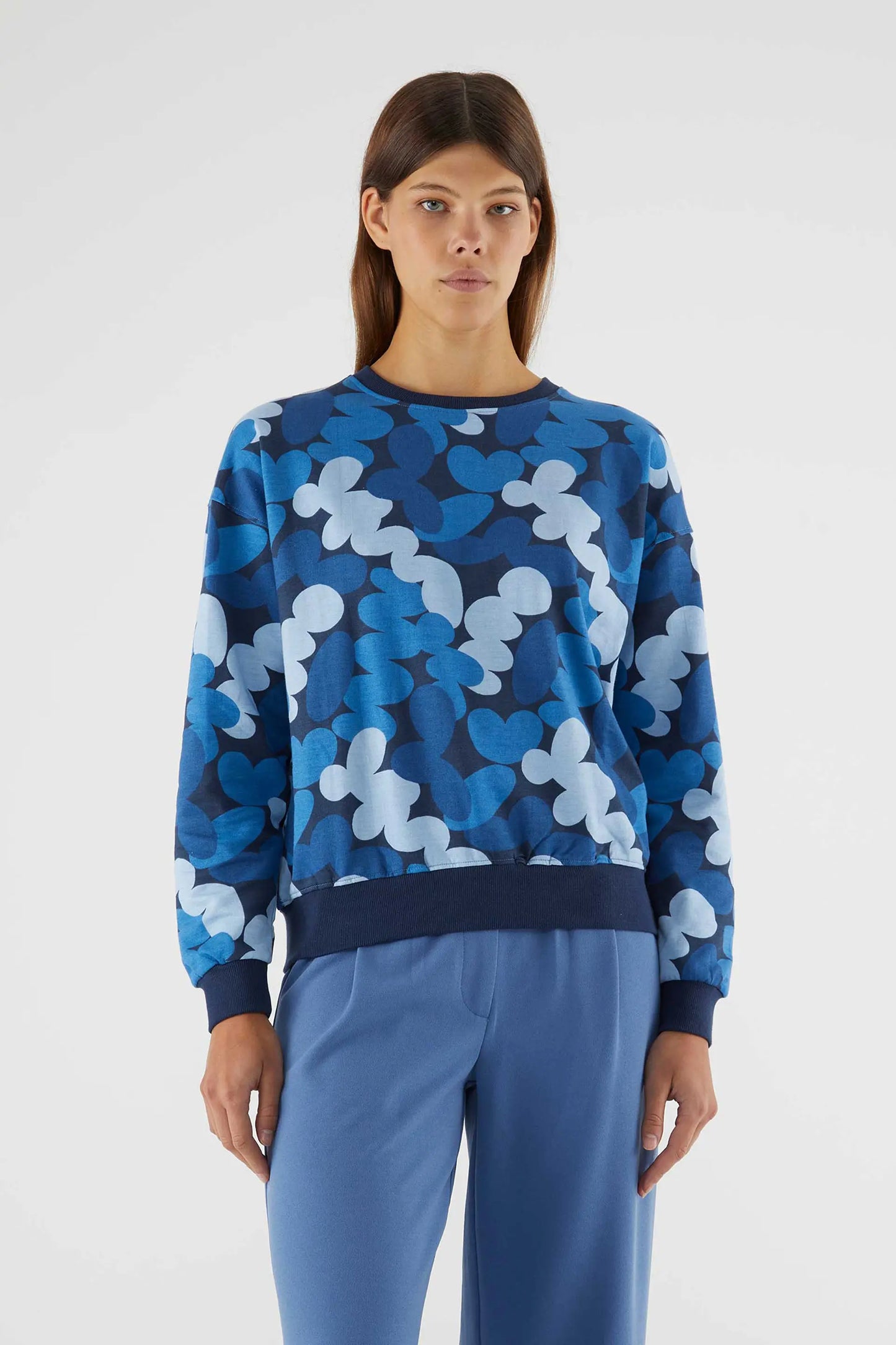 Cotton sweatshirt with blue abstract print