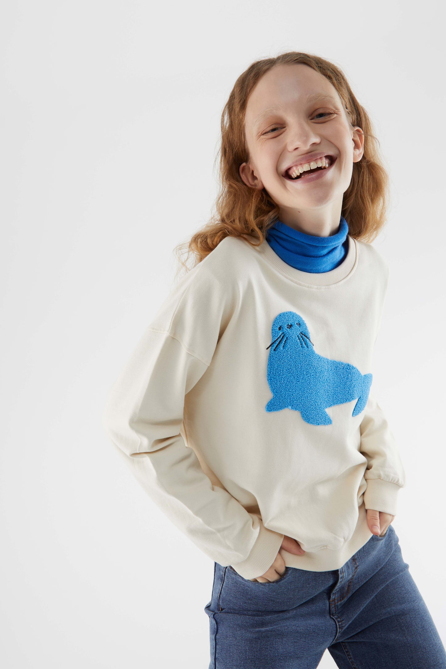 Cotton sweatshirt with seal graphic