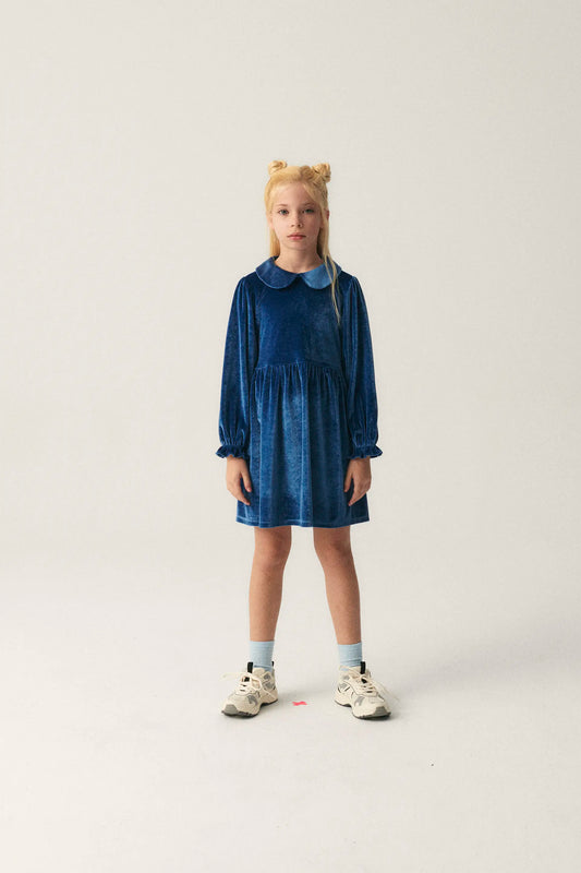 Vestido corto de niña en terciopelo azul