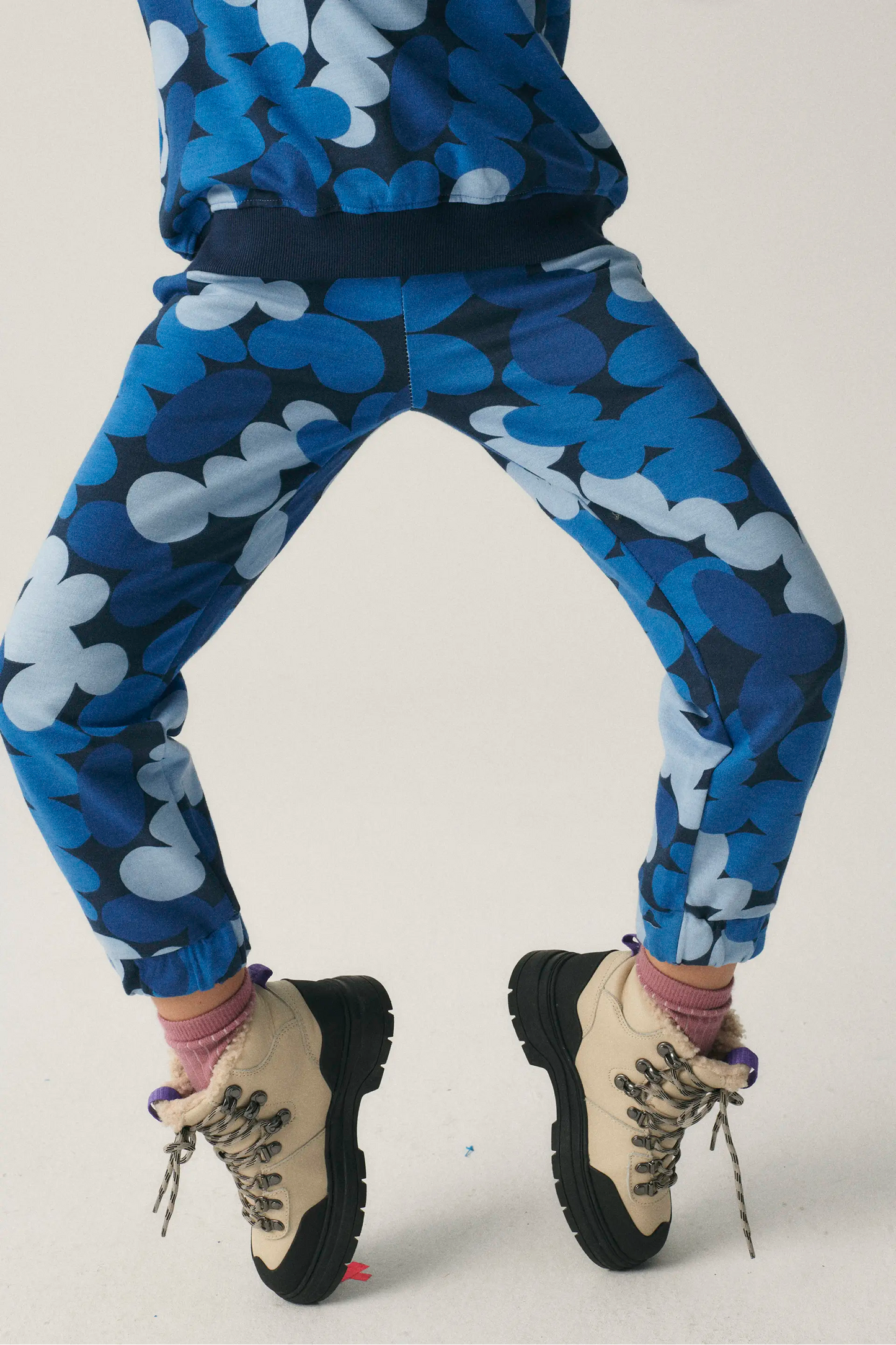Joggers unisex con estampado abstracto azul
