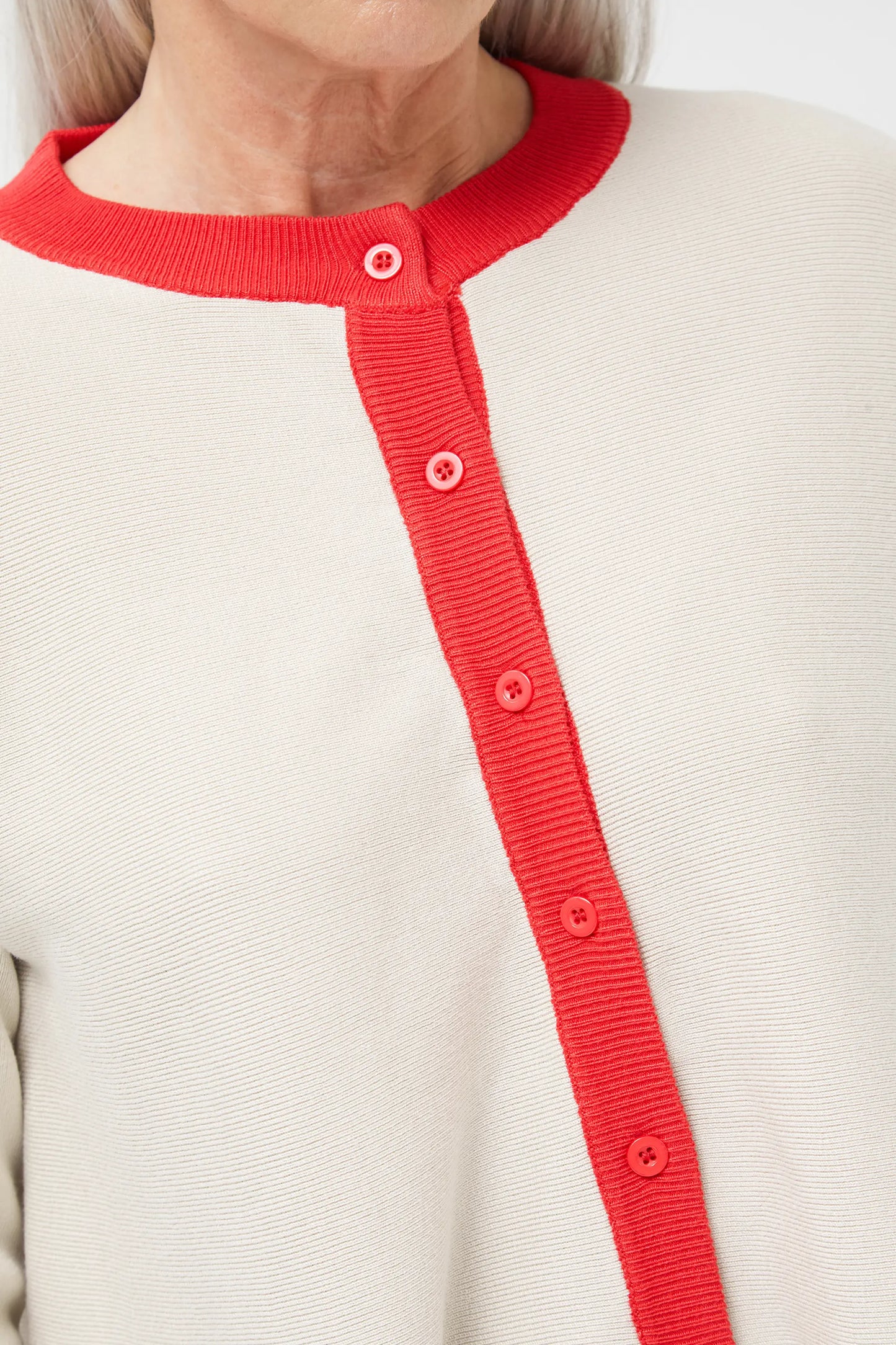 Cardigan svasato in maglia color crema