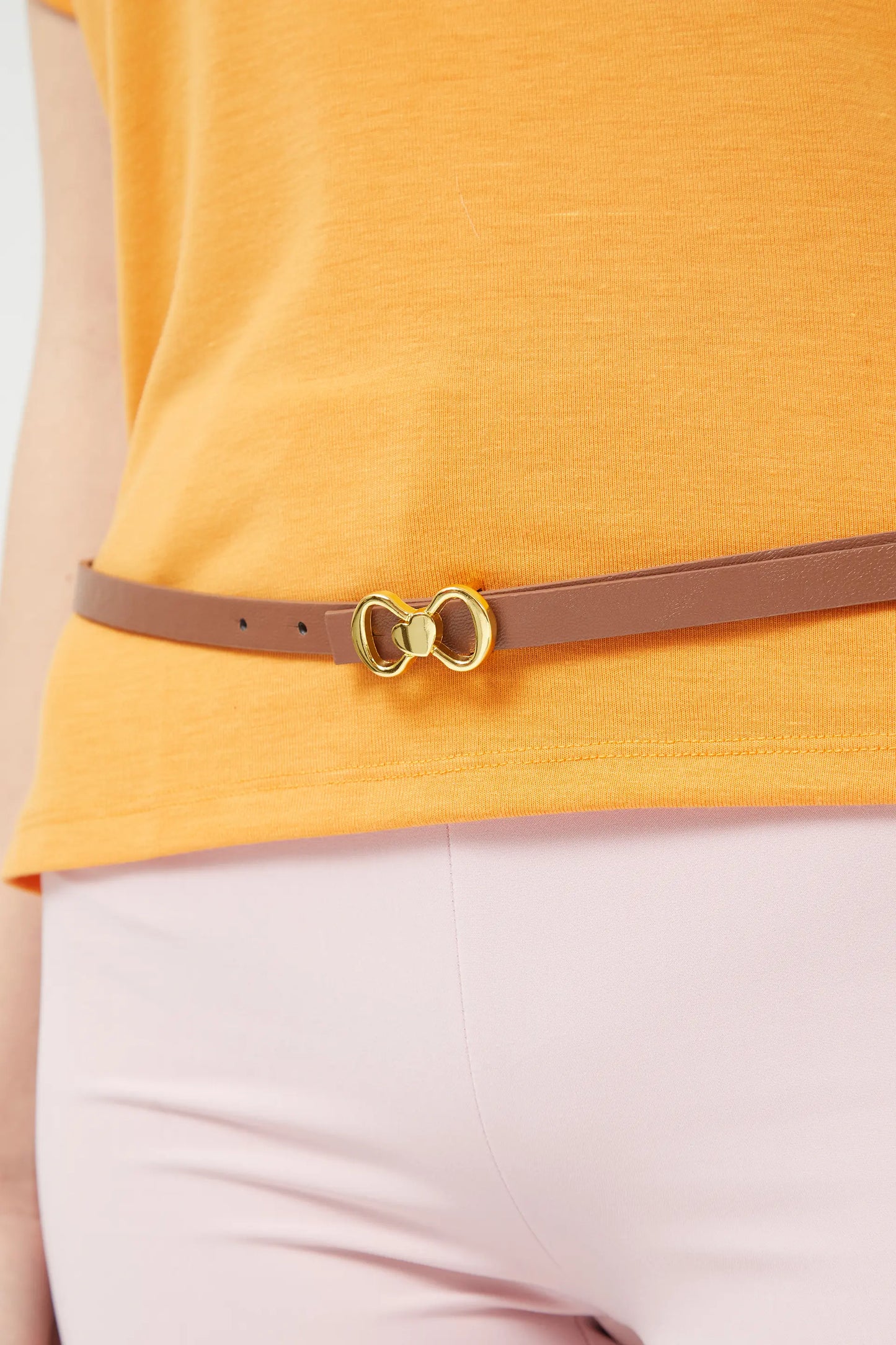 Thin belt with brown heart buckle