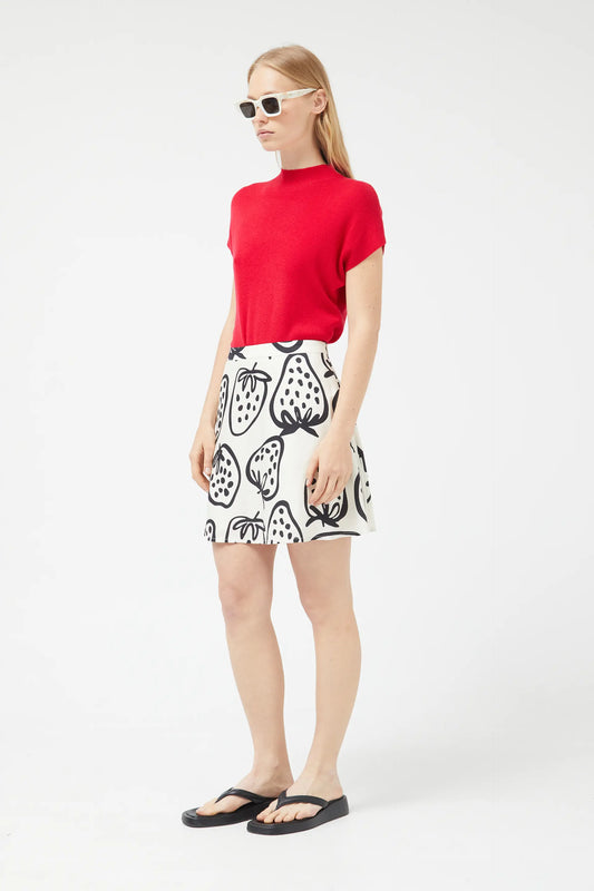 Short white strawberry print skirt