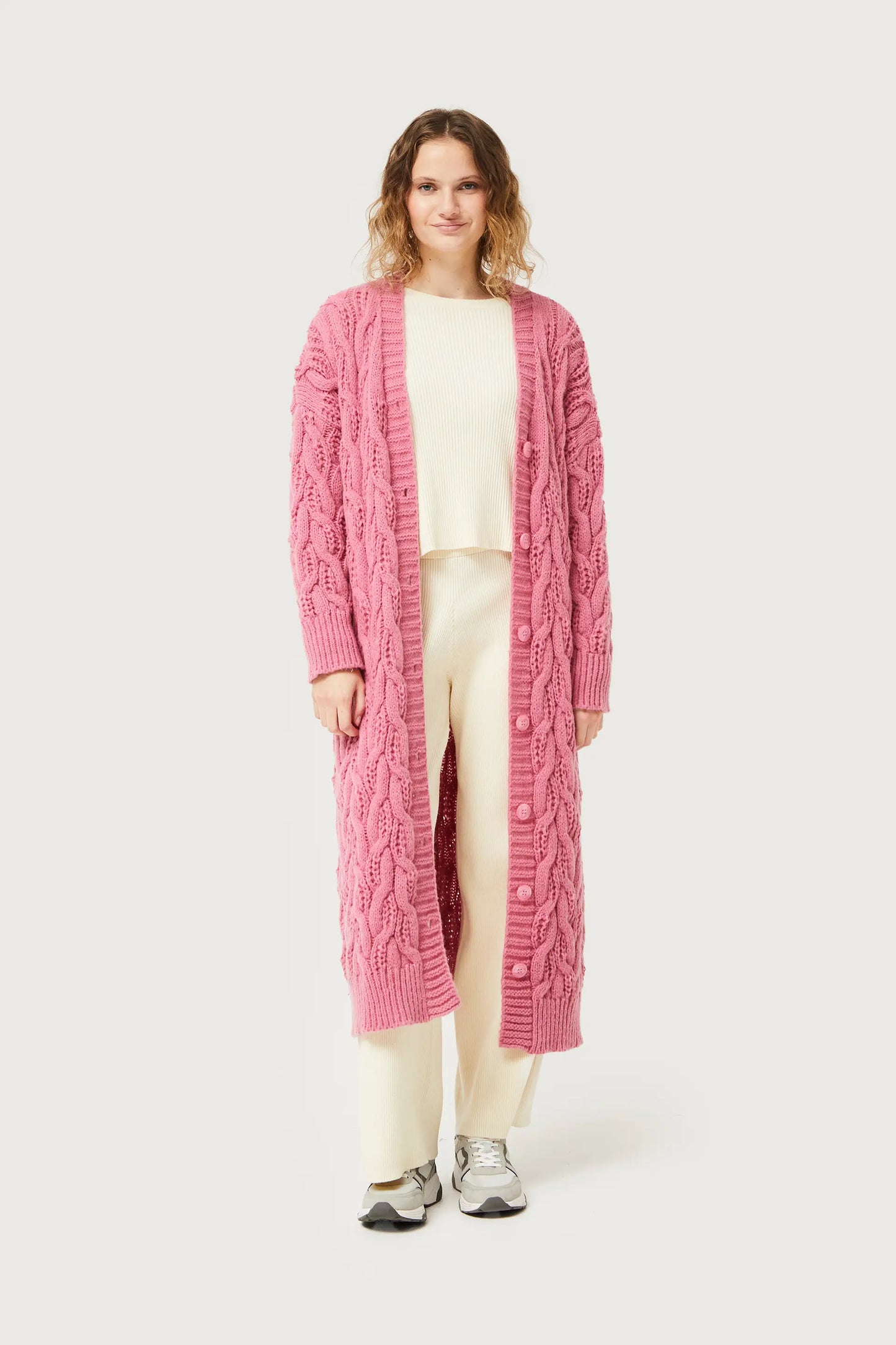 Cardigan lungo in maglia a trecce rosa