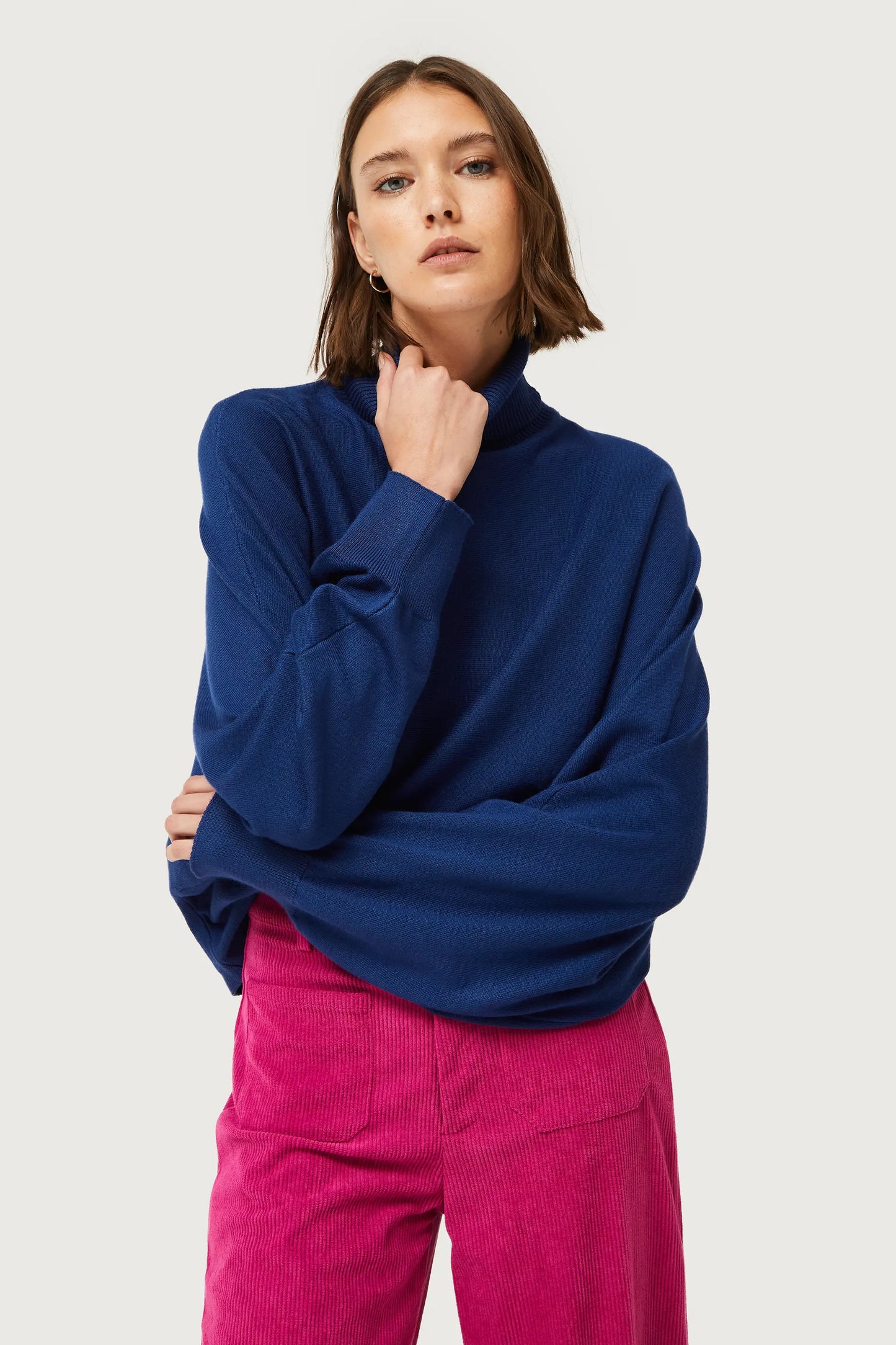 Maglione lavorato a maglia collo alto blu