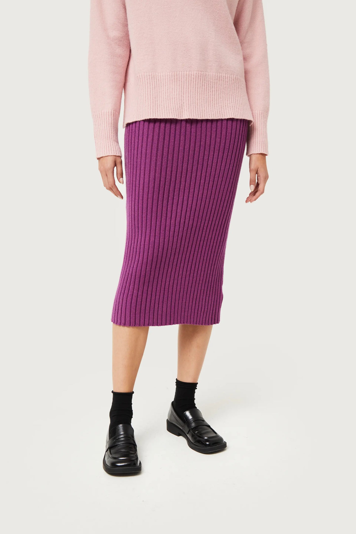 Purple knitted midi skirt