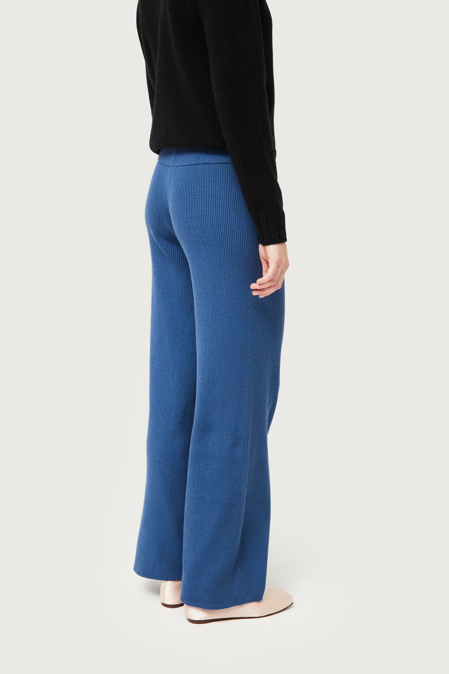 Straight blue knit pants