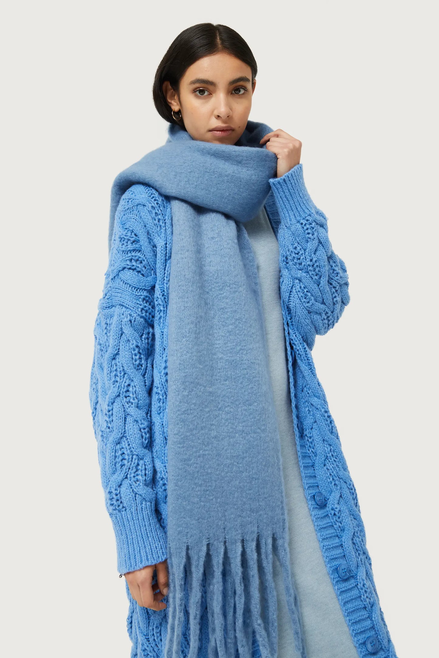 Long scarf with blue fringes