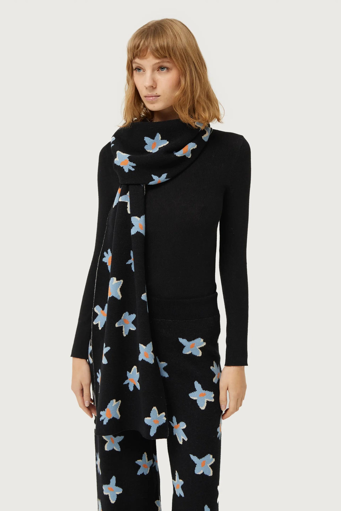 Bufanda de punto jacquard estampado floral Calatea negro