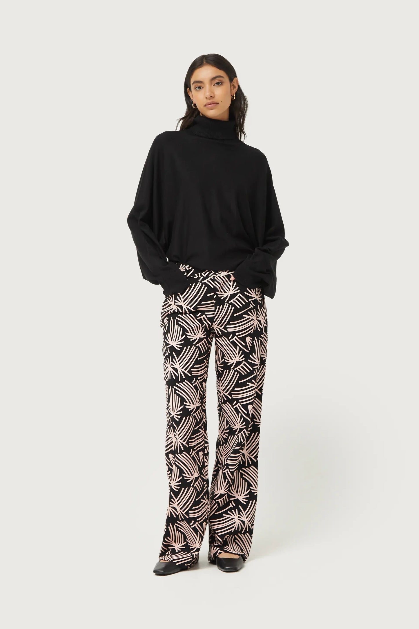 Straight pants with abstract Phoenix print