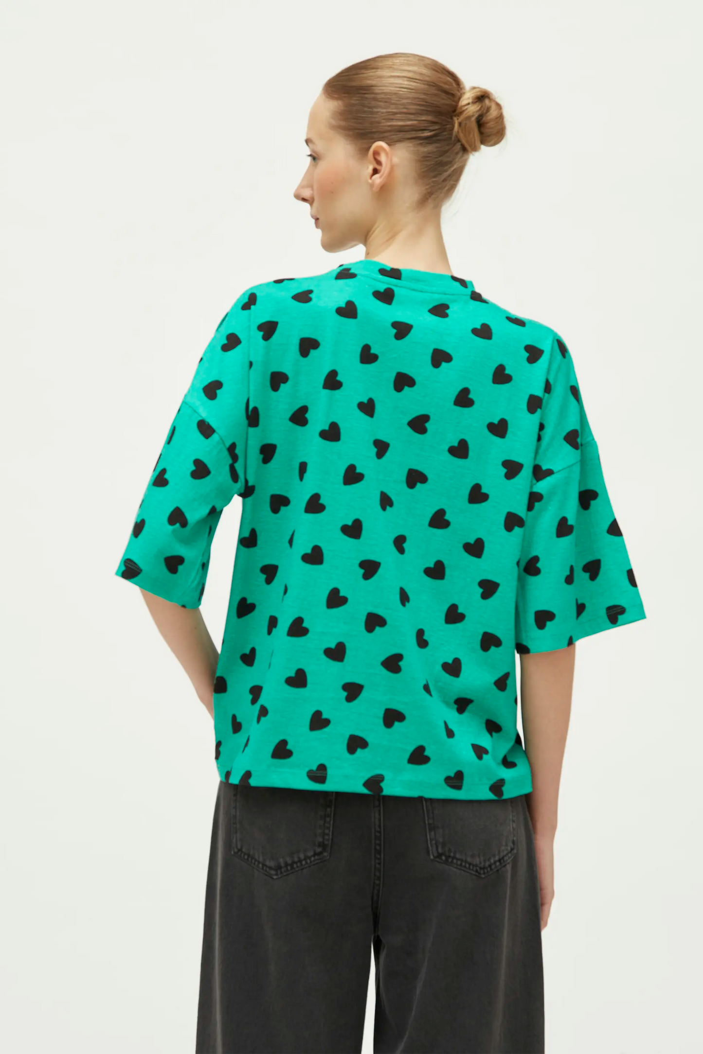 T-shirt with green heart print