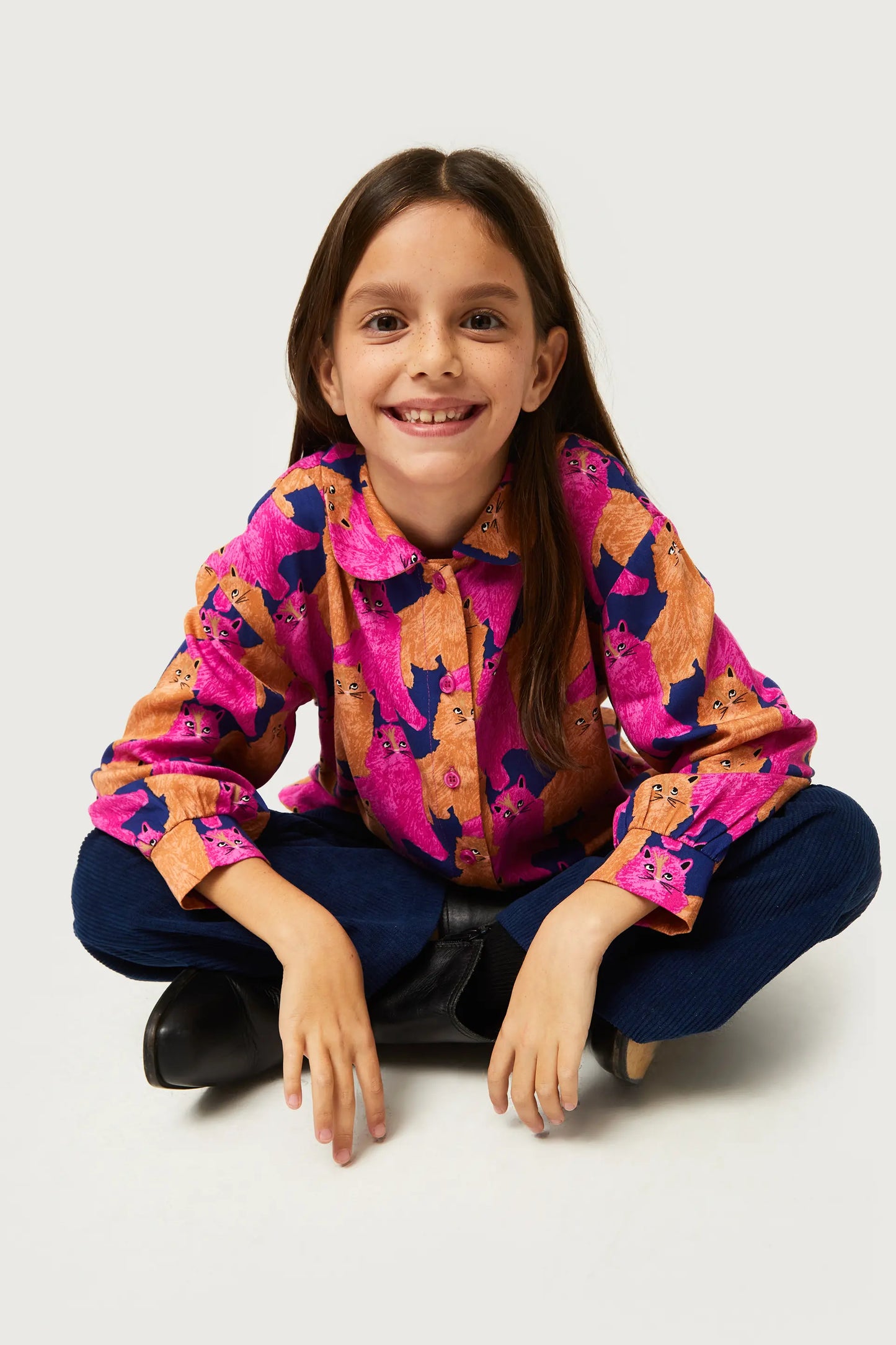 Girl's shirt with cat print