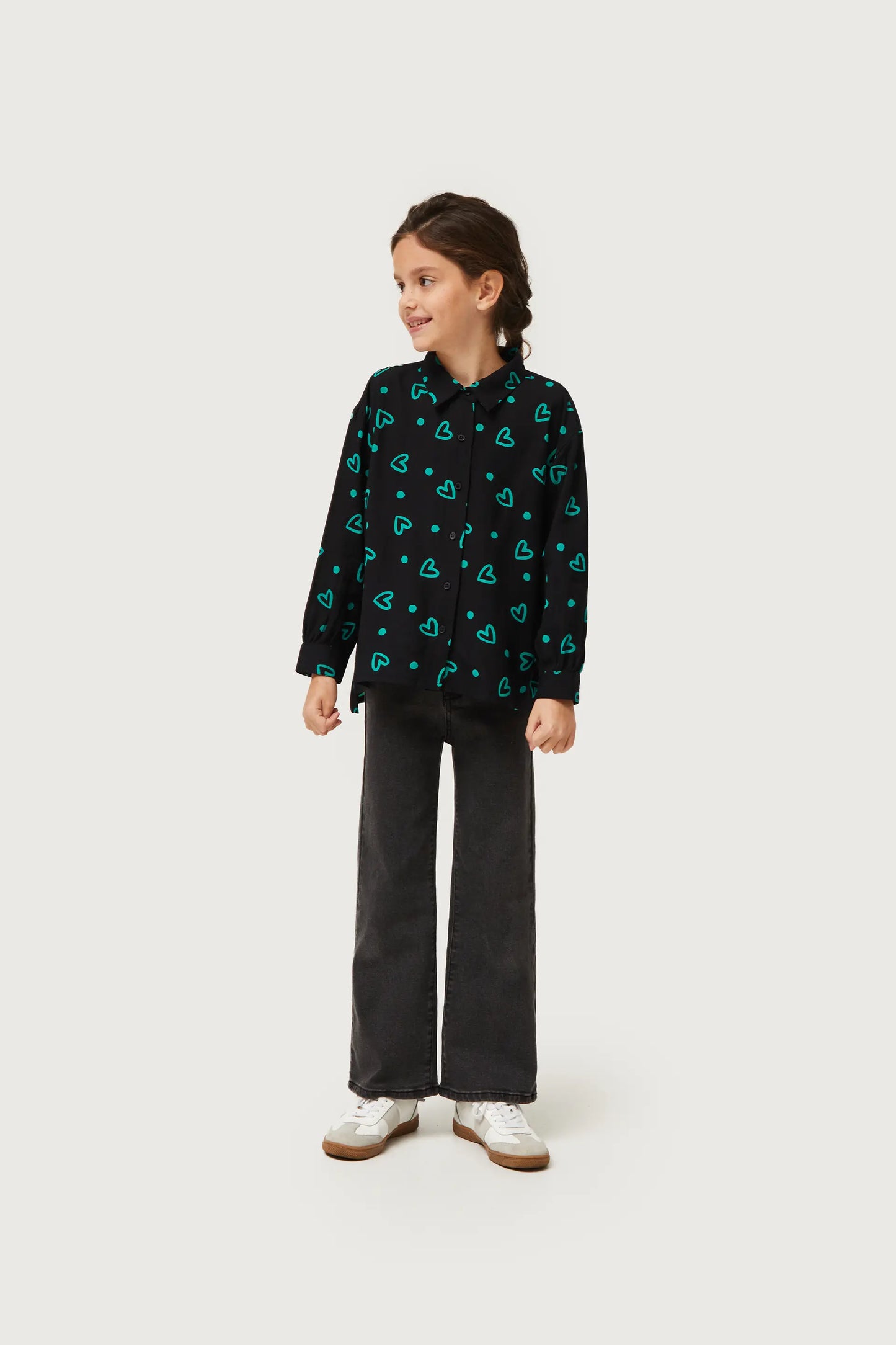 Girl's shirt with green heart print