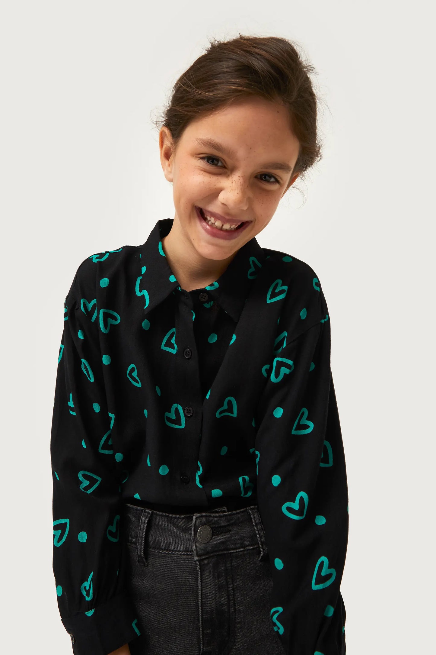 Girl's shirt with green heart print