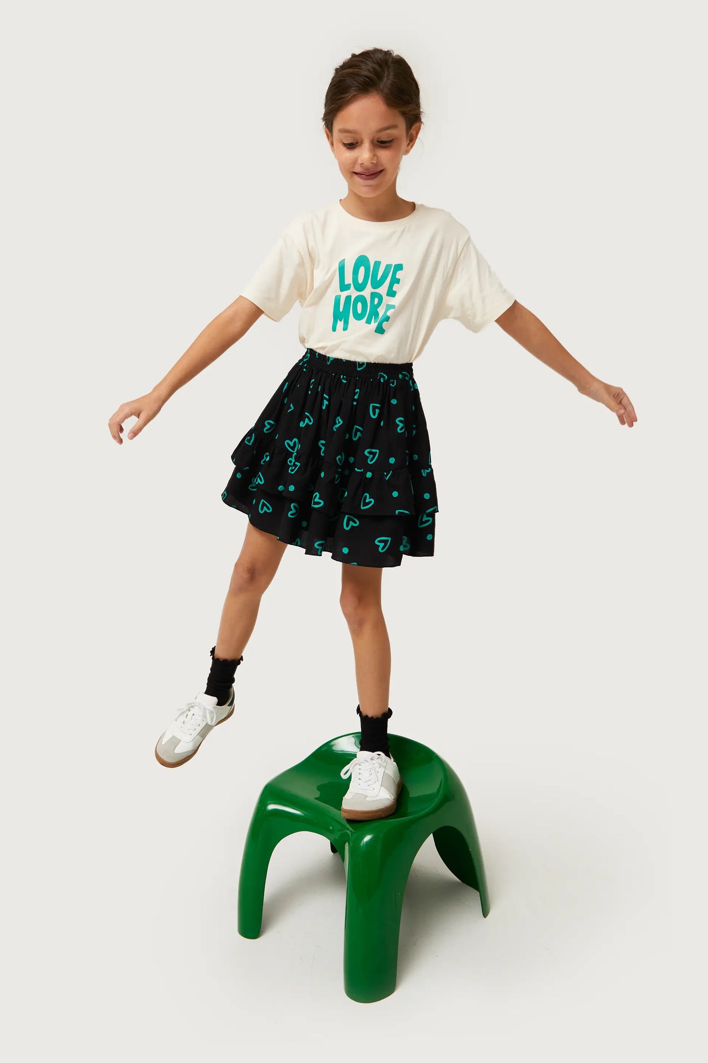 Girl's short skirt with green heart print