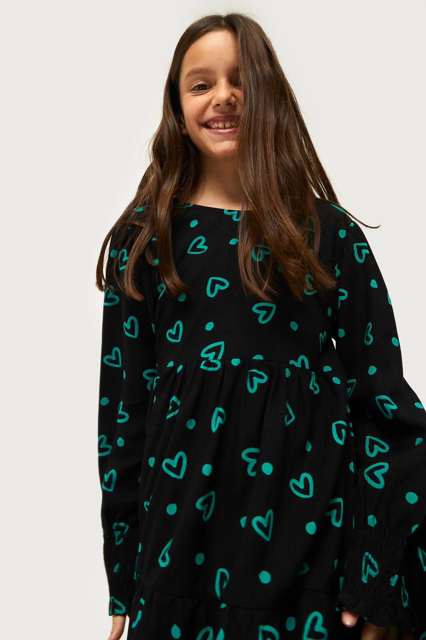 Short girl's dress printed with green hearts