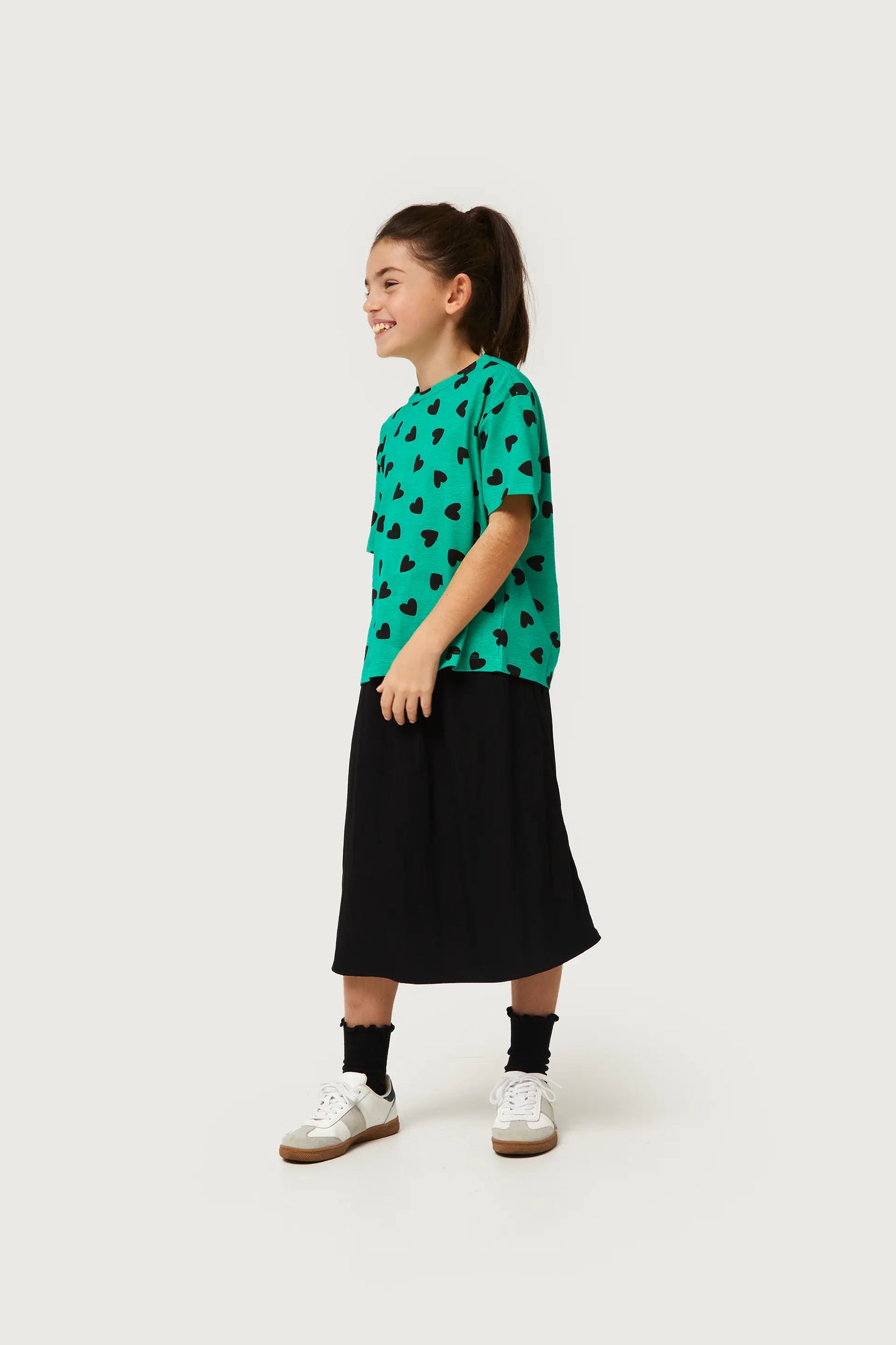 Girl's T-shirt with green heart print