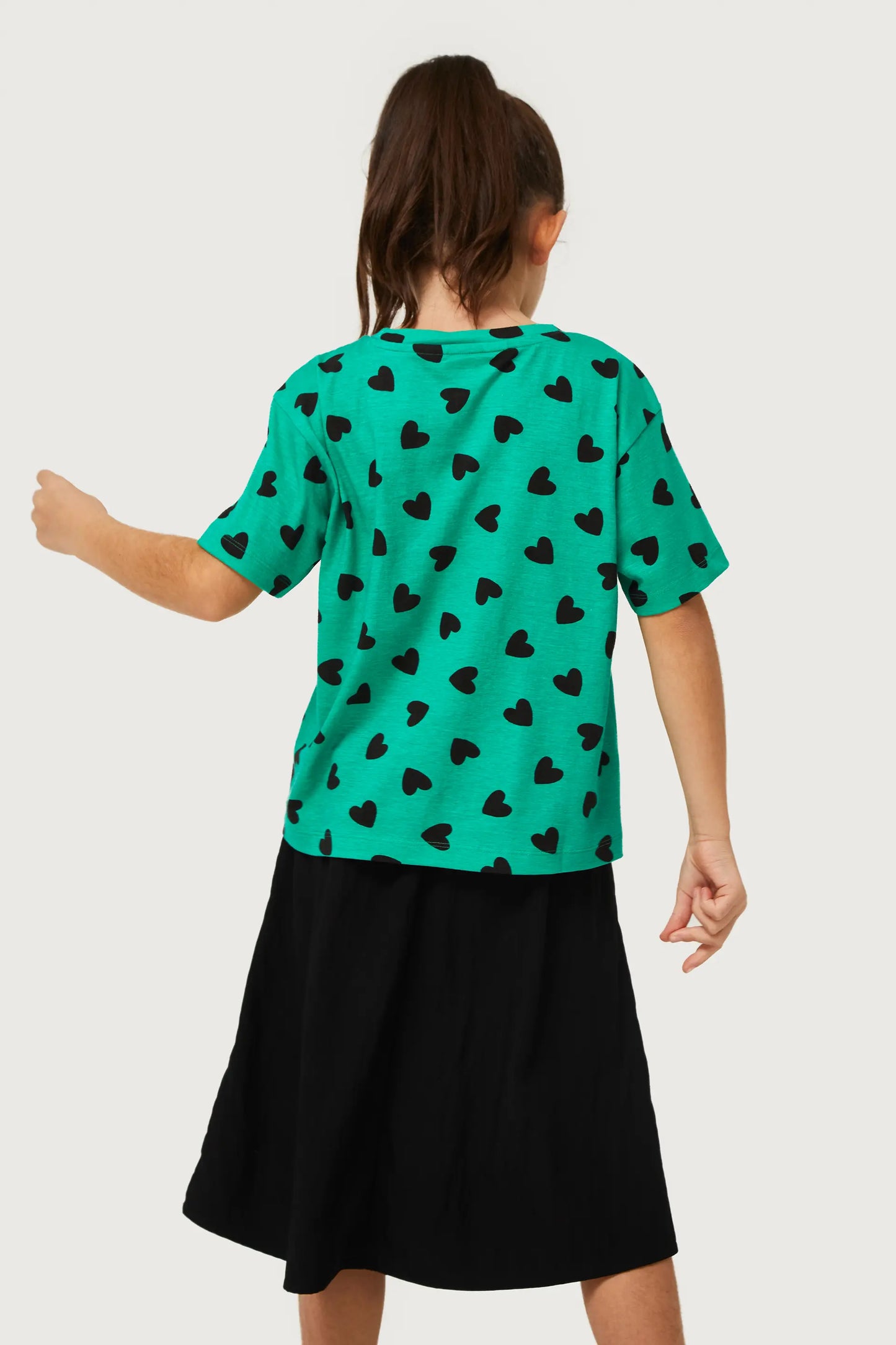 Girl's T-shirt with green heart print