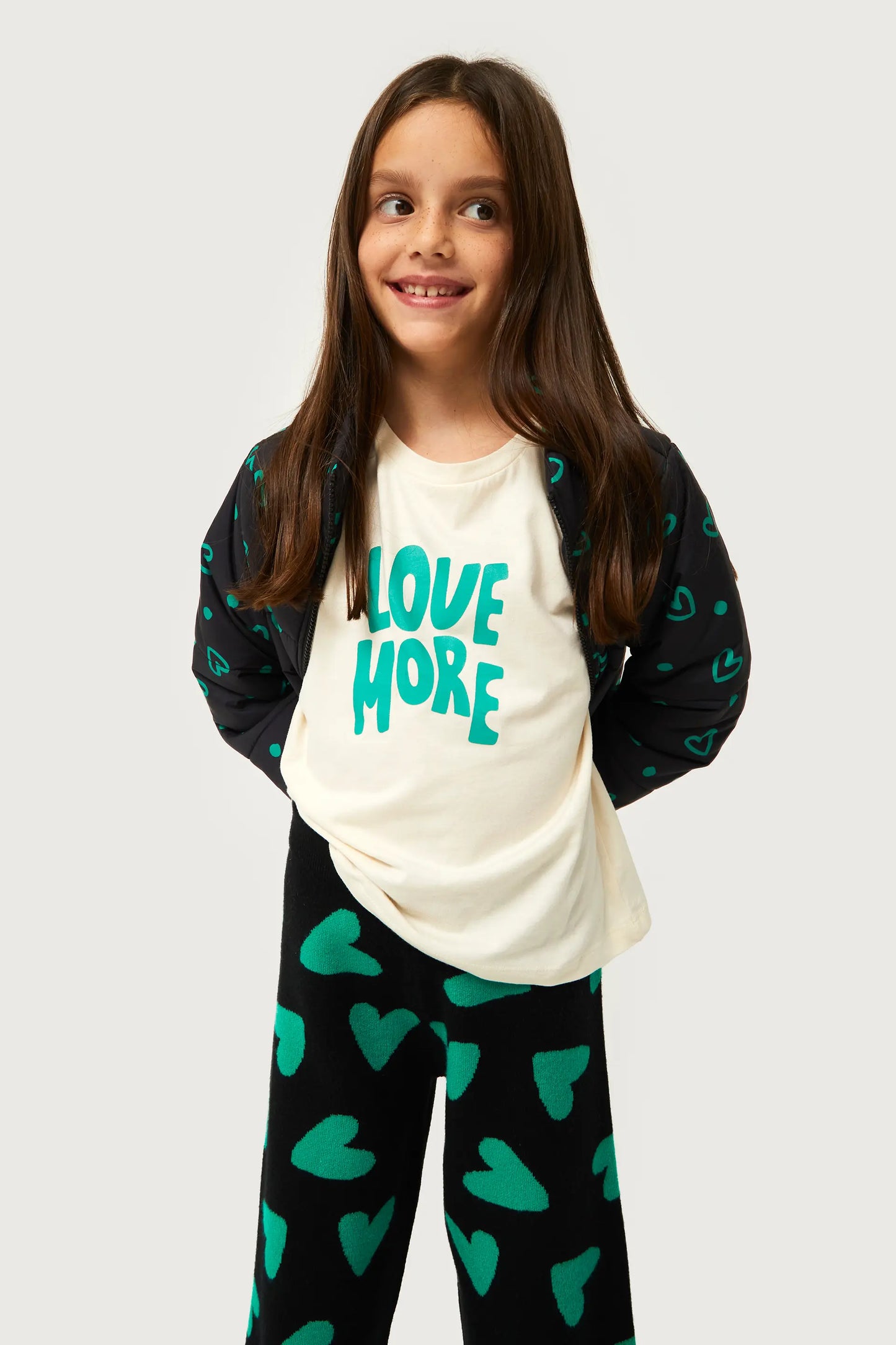 T-shirt da bambina con stampa Love More