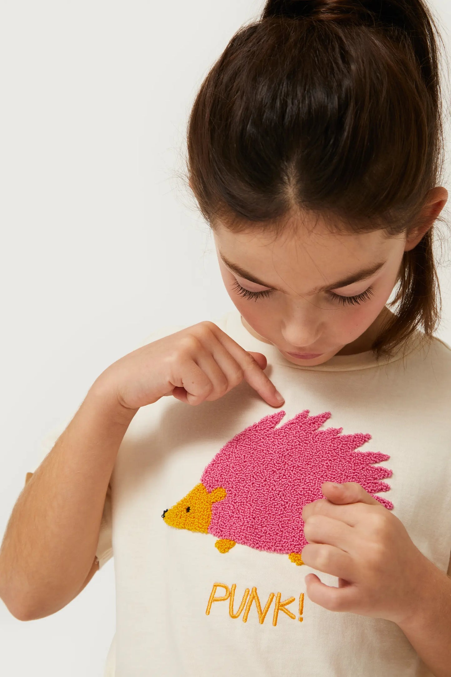 Girl's t-shirt with hedgehog print