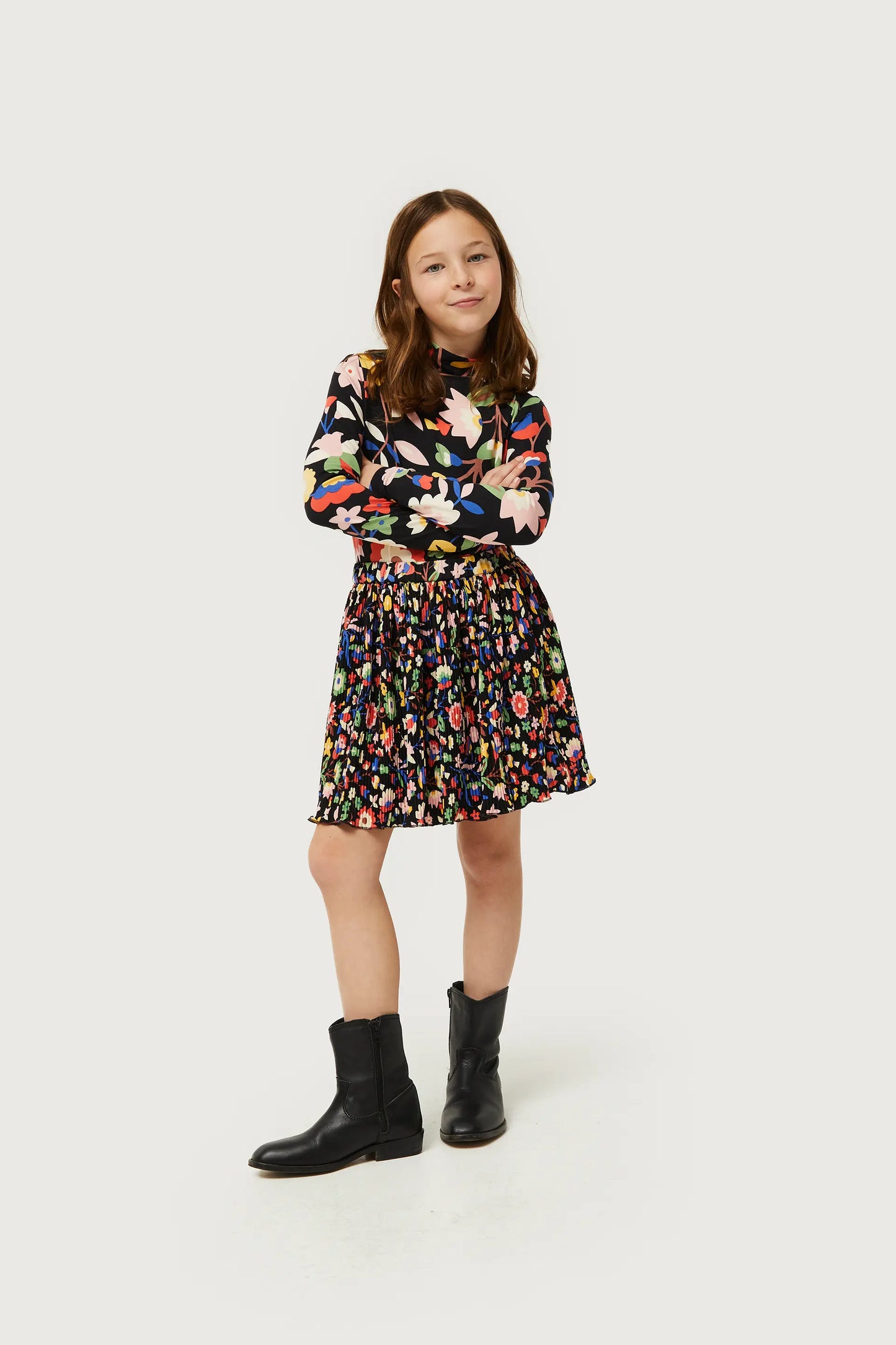 Girl's short skirt with small floral print