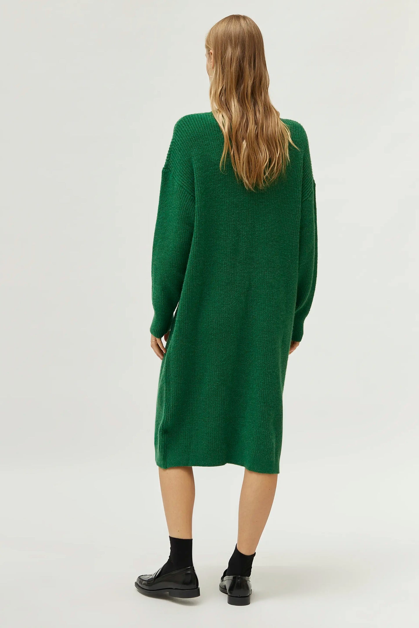 Abito midi verde con scollo a V