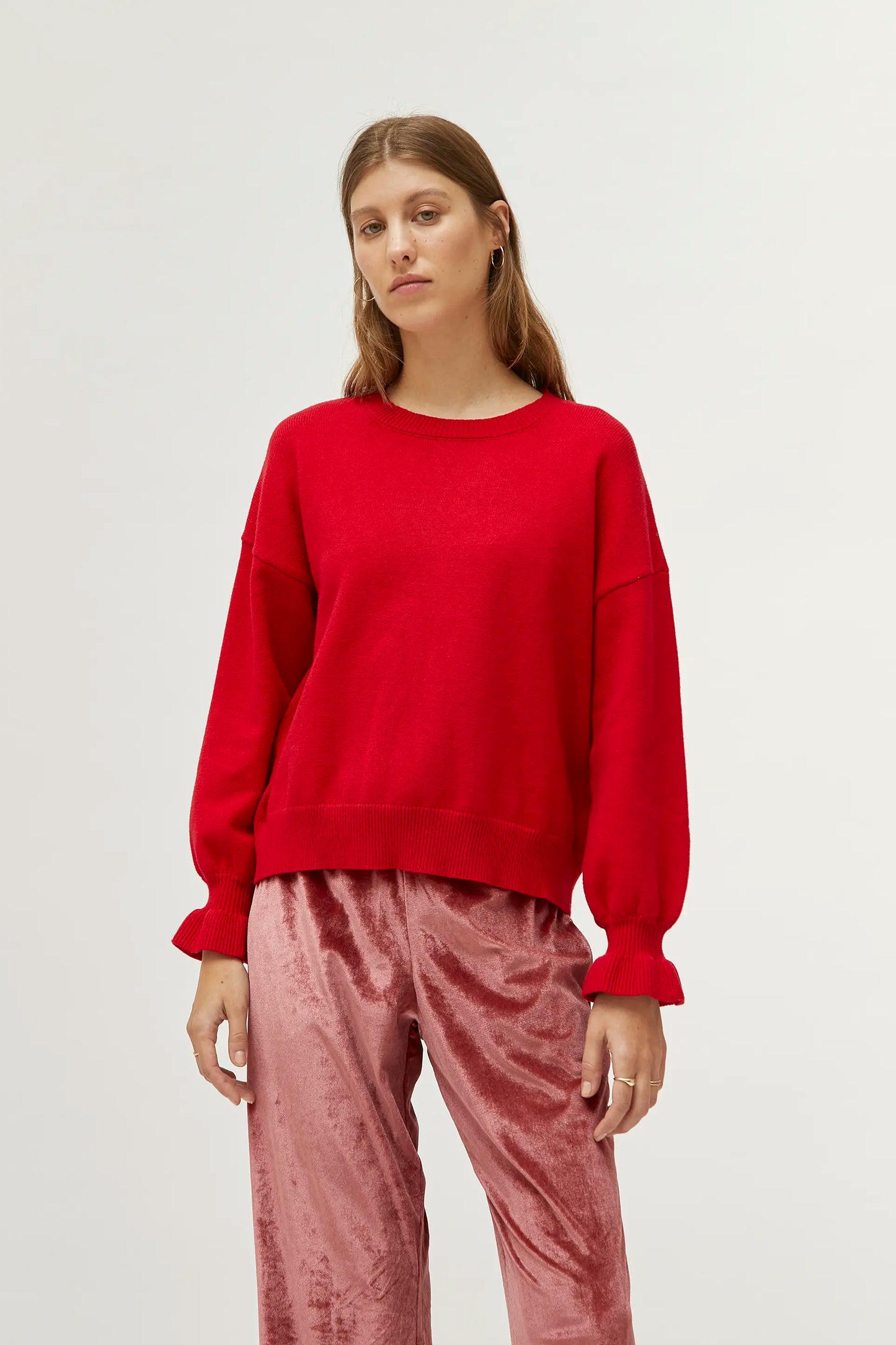 Maglione rosso con dettaglio polsini